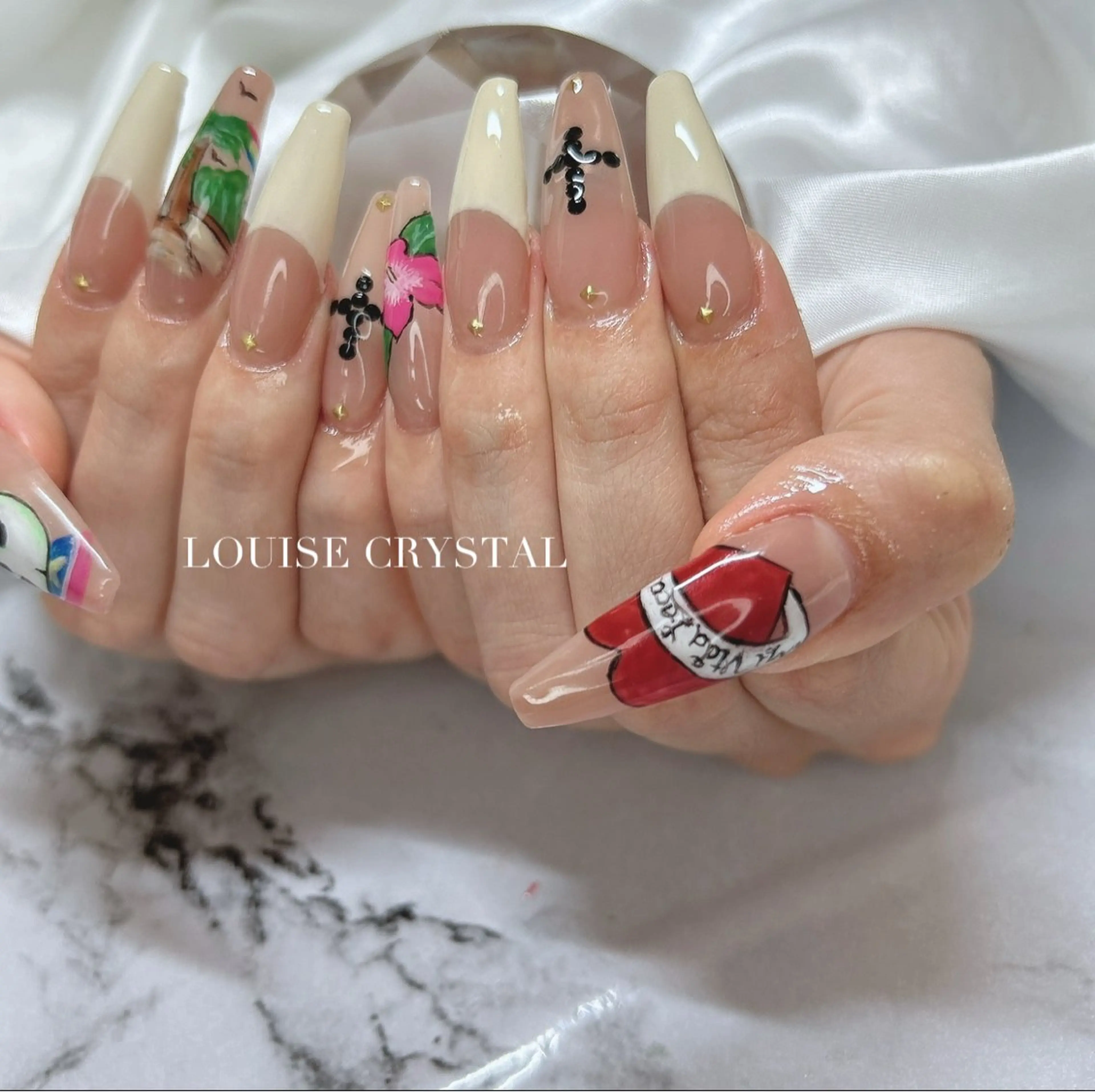 ネイル ロングネイル ハンドネイル LOUISE CRYSTALのネイルデザイン