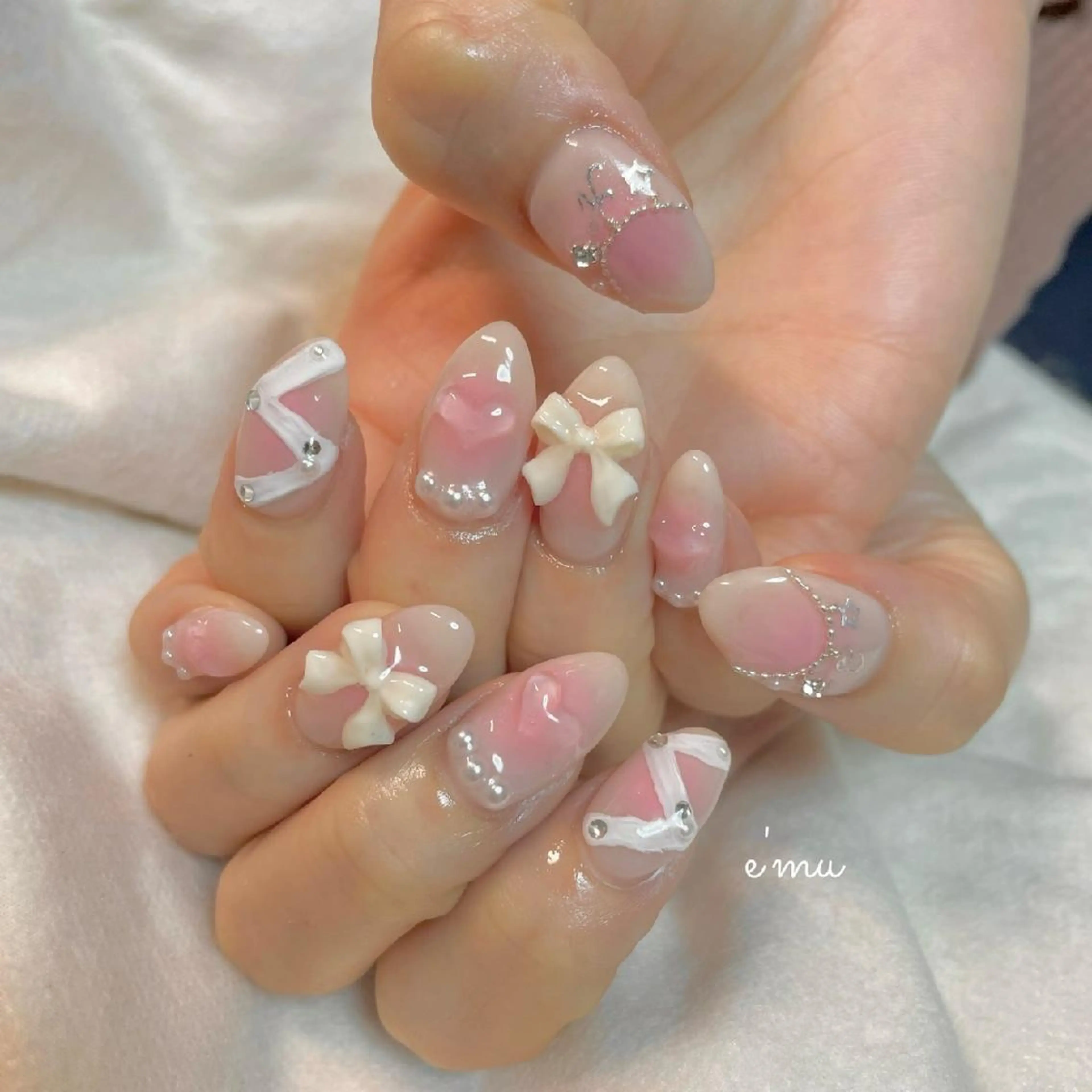 ネイル チークネイル ガーリー リボン 春ネイル nail salon e'mu💐のネイルデザイン