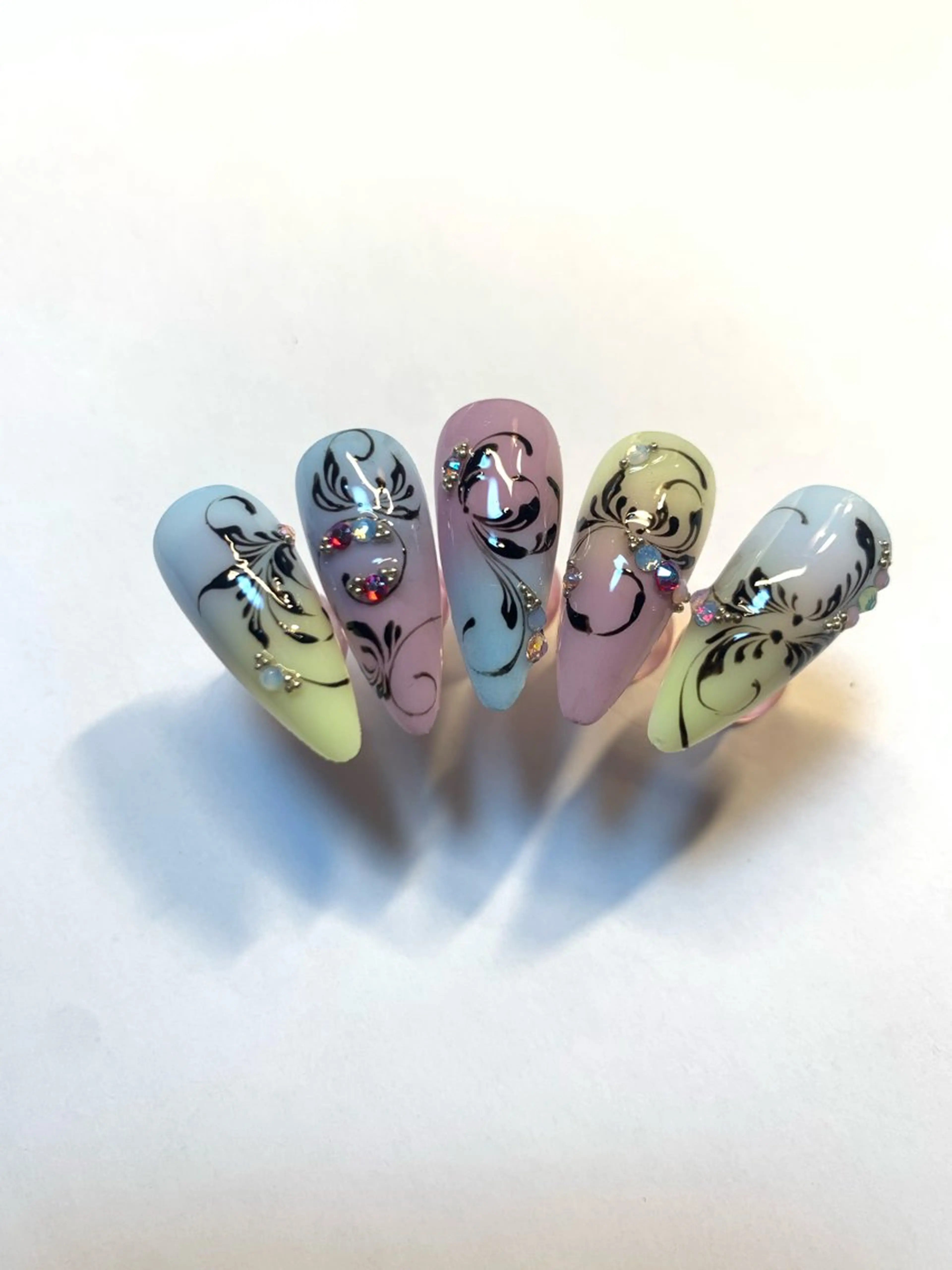 ネイル アートネイル チークネイル 長さ出し フレンチネイル ジェルネイル Lily nails studio所属・ネイルサロン Lilyのネイルデザイン