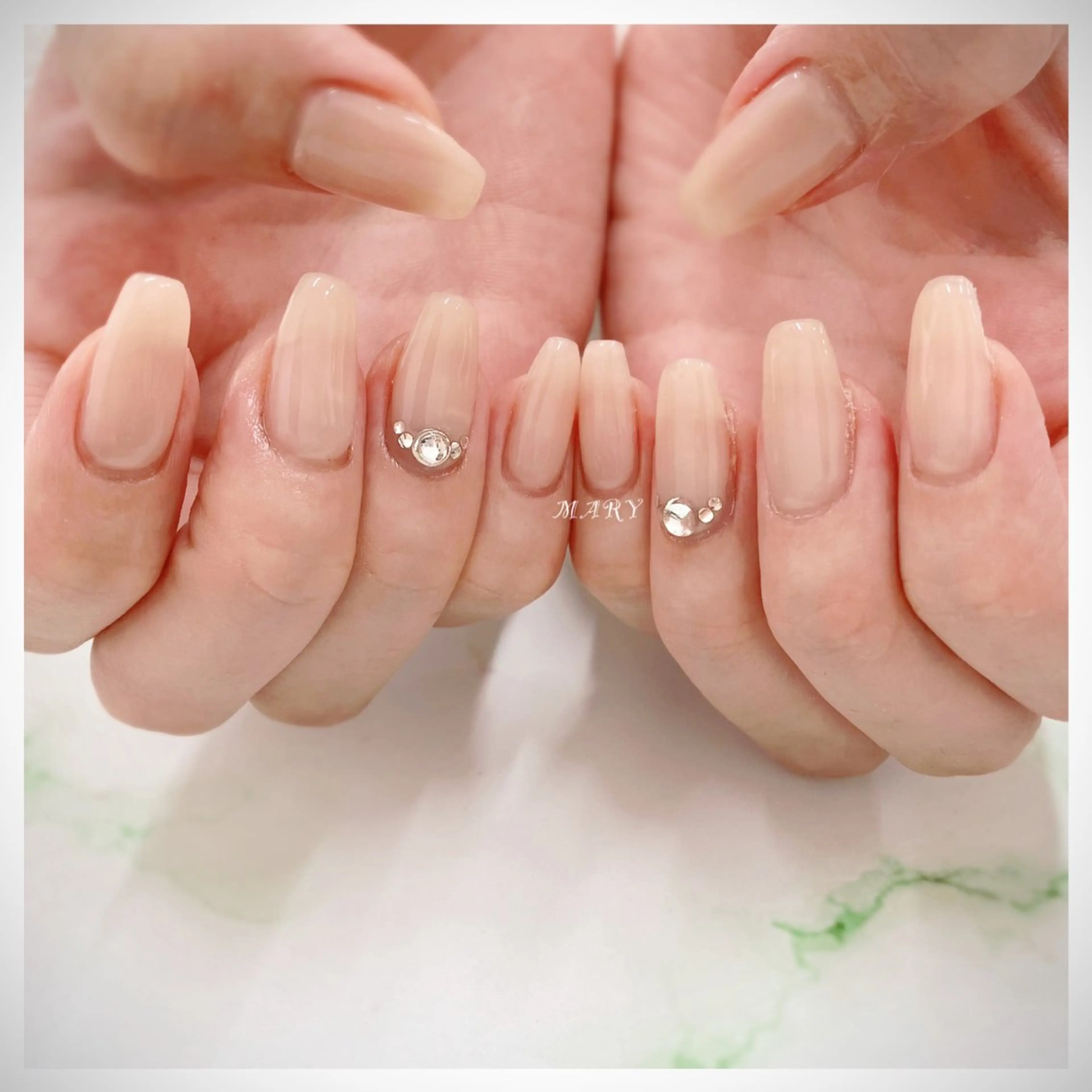 ネイル ニュアンスネイル オフィスネイル ワンカラーネイル シンプルネイル ハンドネイル Mary nail所属・Mary nail .narumiのネイルデザイン