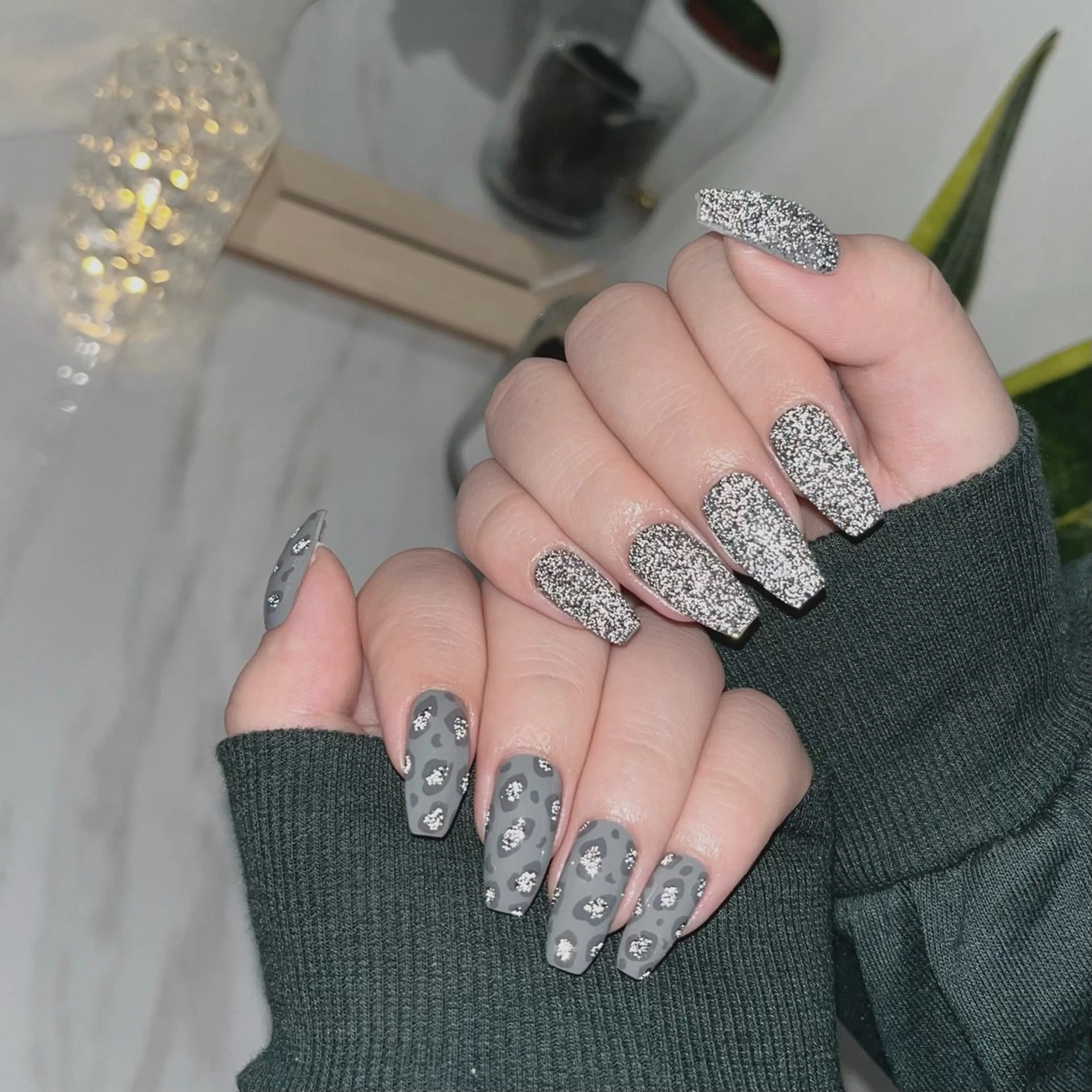 ネイル アニマル柄 フラッシュネイル フットネイル フレンチネイル ジェルネイル ハンドネイル NEO Beauty Salon所属・𝐍𝐄𝐎 𝐉𝐔𝐑𝐈のネイルデザイン