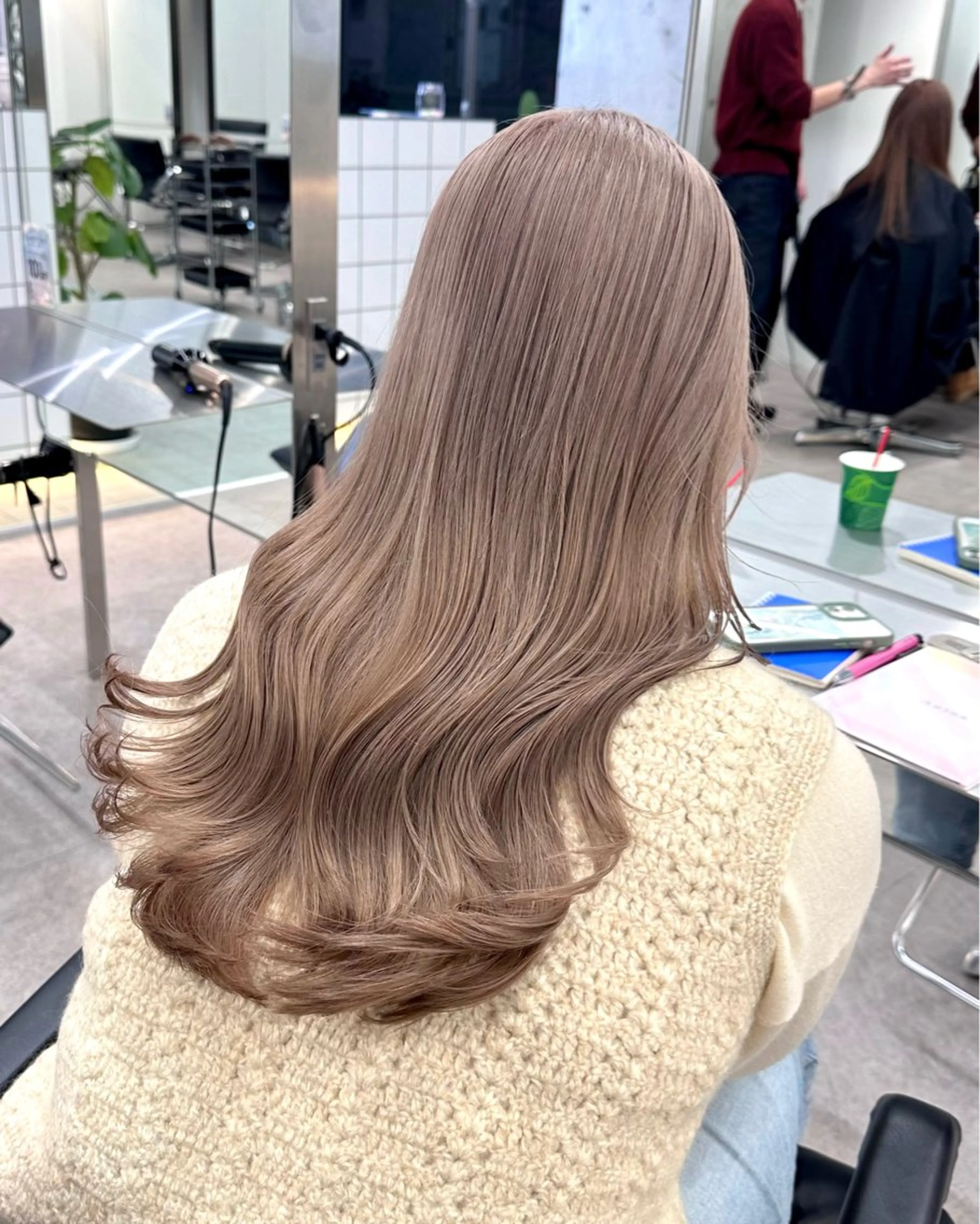 ミディアム カラー ベージュカラー ブリーチ ダブルカラー ハイトーンカラー ミルクティーベージュ ヘアカラー トリートメント ❣️本日ショート カット大募集❣️のヘアスタイル