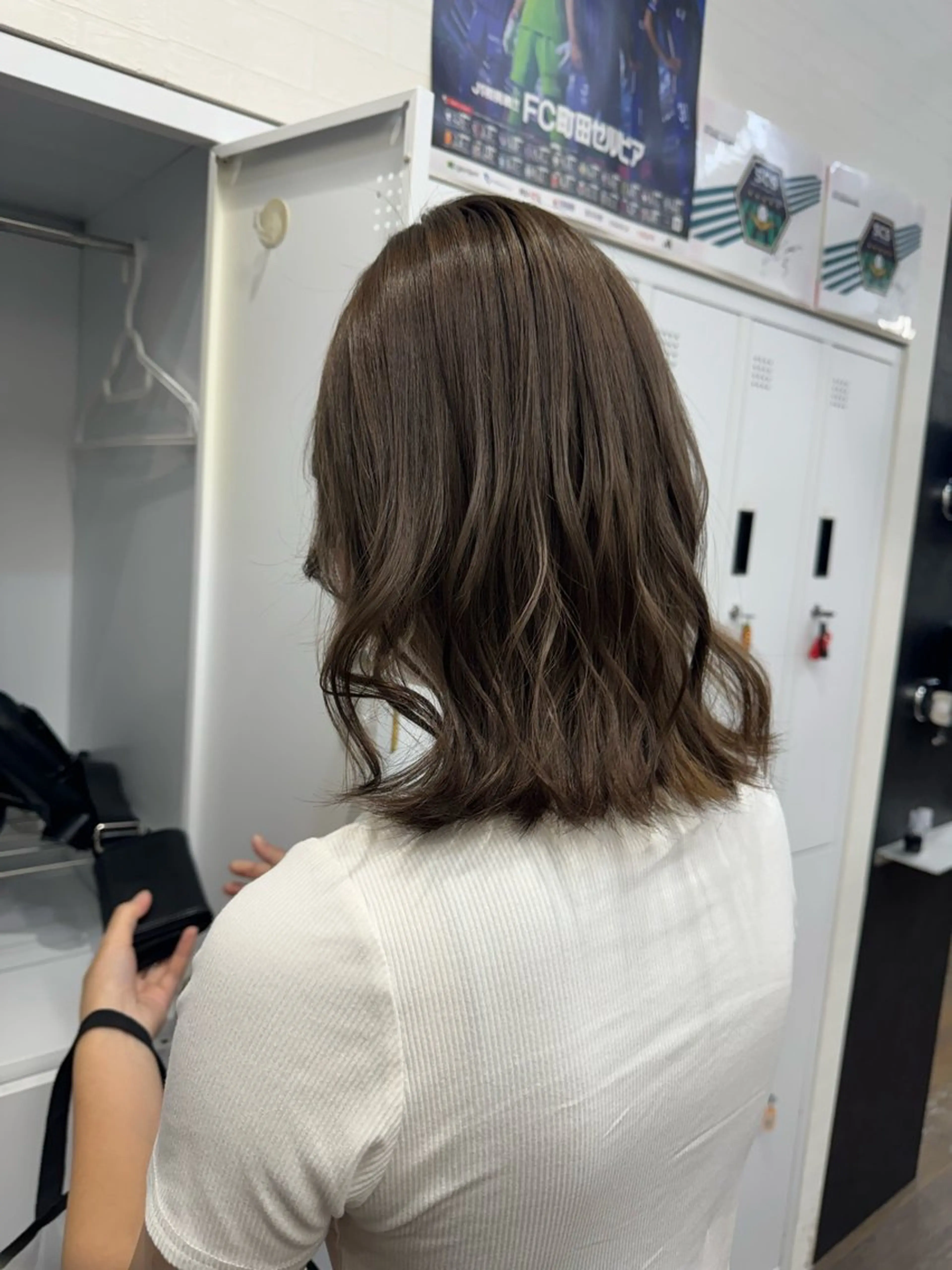 ミディアム apollo 横浜所属・横浜🦋ハイトーン 🫐耳つぼジュエリーのヘアスタイル