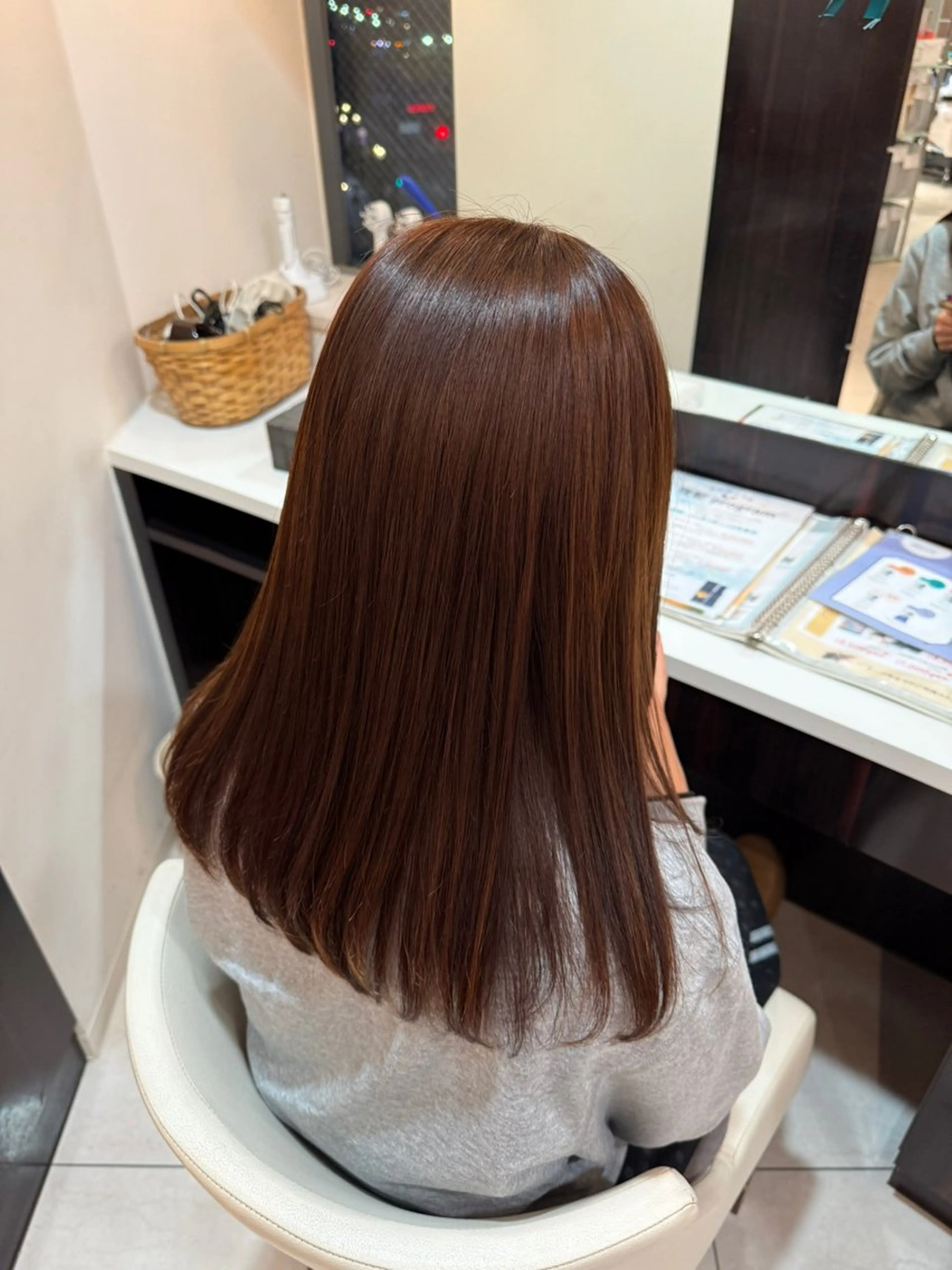 セミロング カット ヘアカラー レナークアリア 梅津美憂のヘアスタイル