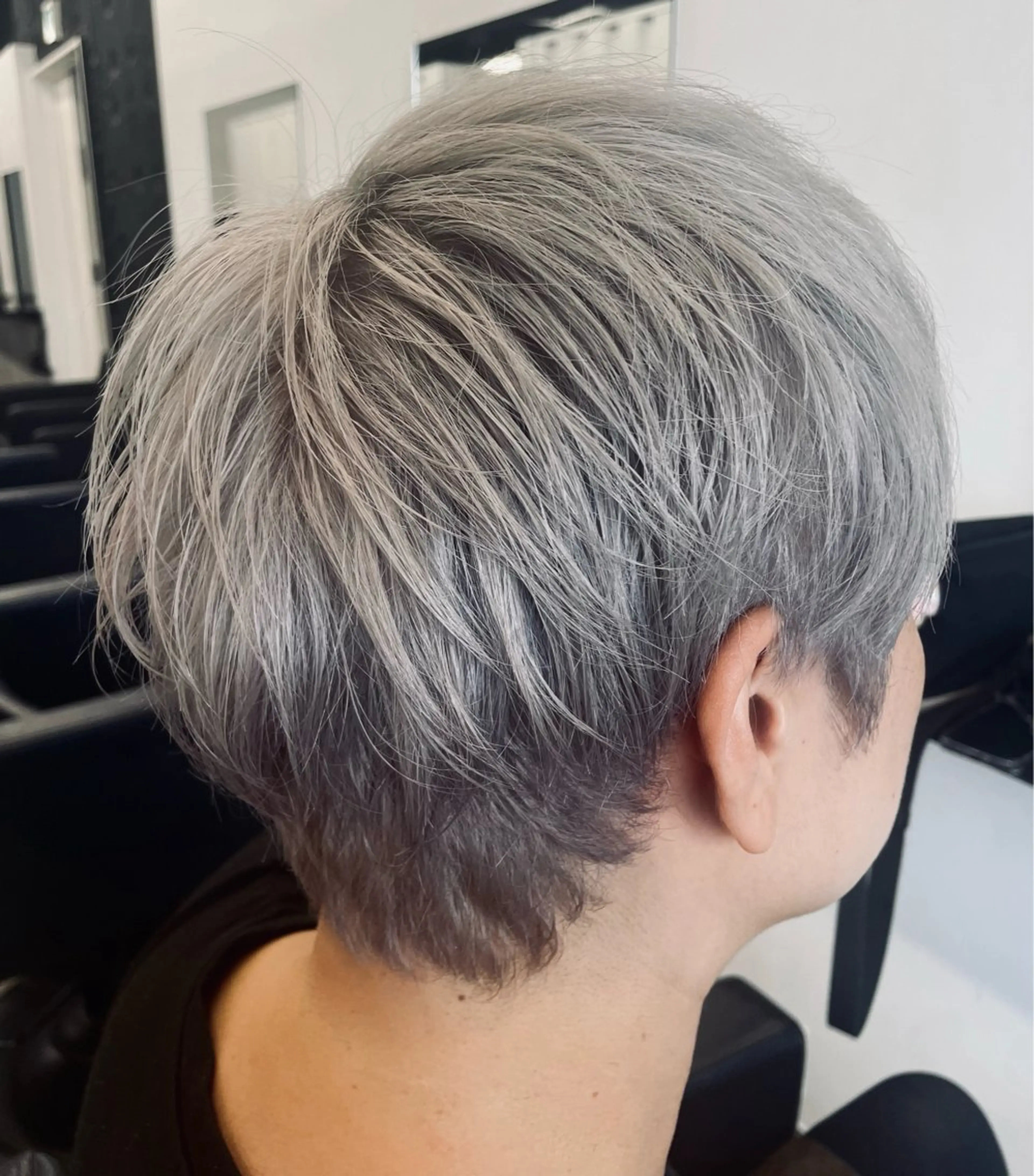 ショート カラー メンズ アッシュ シルバー ヘアカラー トリートメント ヘッドスパ Repos by moi所属・RINA/特殊ヘア/ 高発色ワンカラーのヘアスタイル