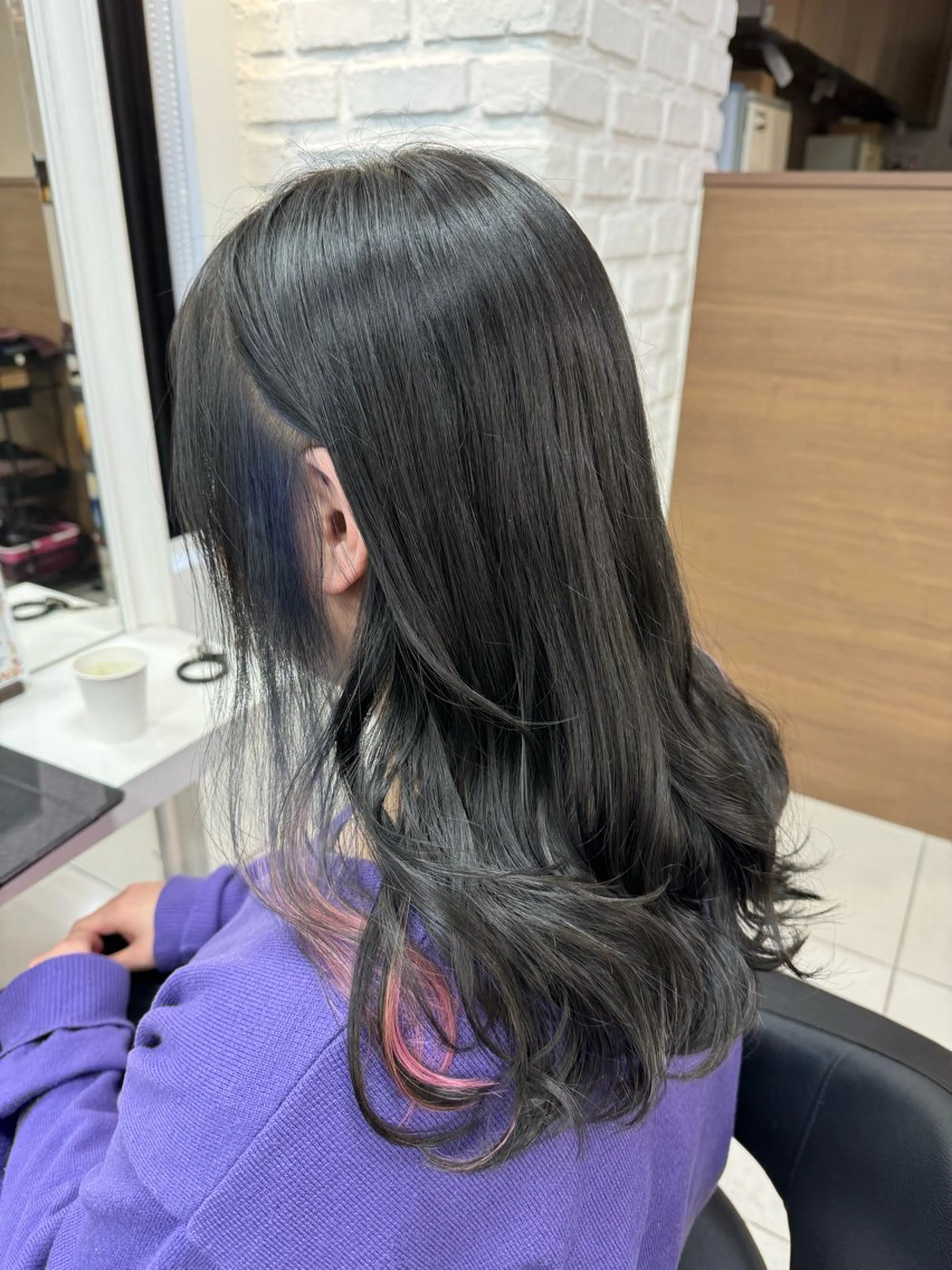 ロング カラー イヤリングカラー イルミナカラー カット ヘアカラー トリートメント 【デザインカラー】 粥川佳日望のヘアスタイル