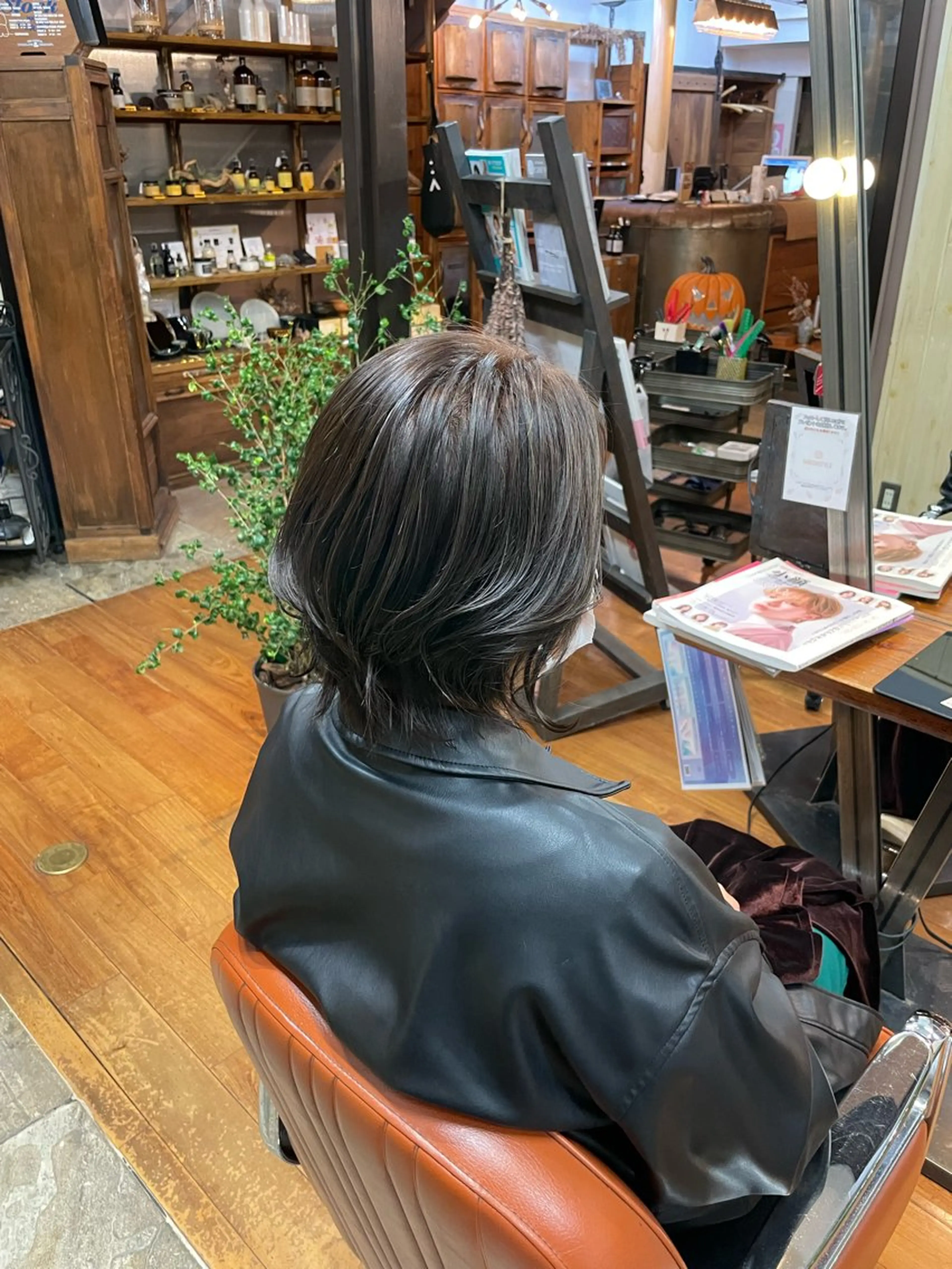 ショート カラー 透明感カラー グレージュ ハイライトカラー オリーブグレージュ オリーブグレー ayaka |トレンドヘアのヘアスタイル