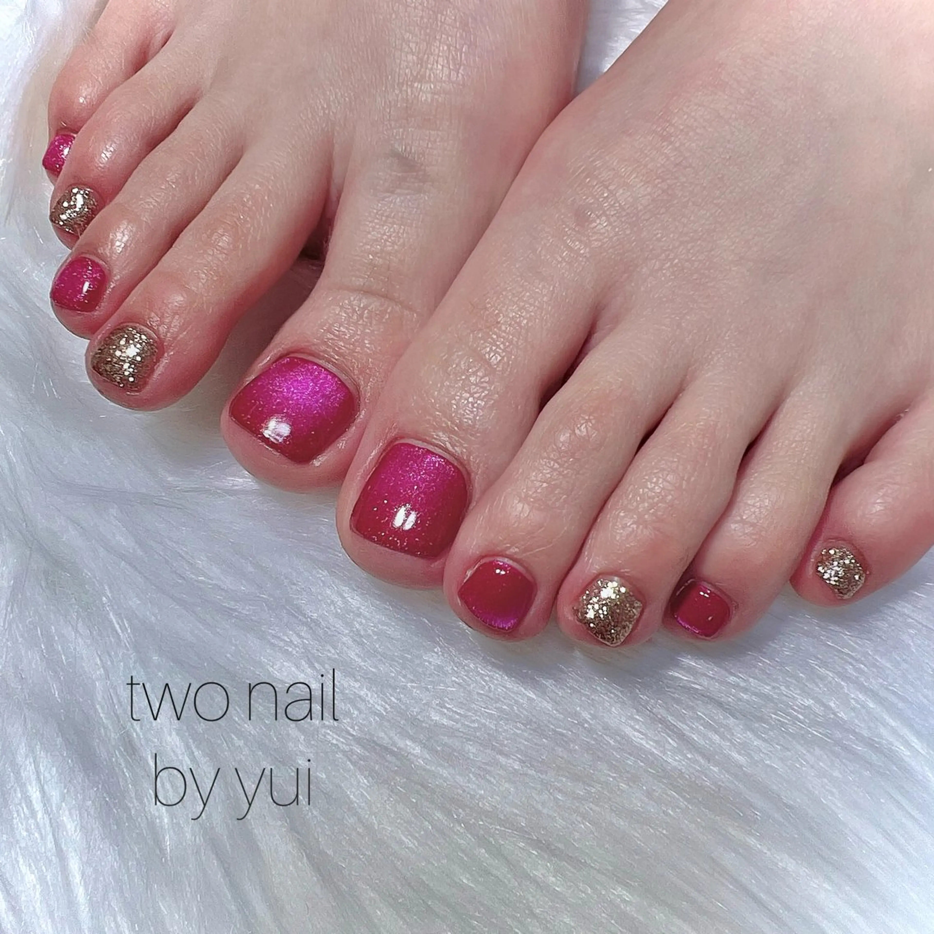 ネイル キラキラネイル マグネットネイル ネイルチップ ホワイト フットネイル two nailのネイルデザイン
