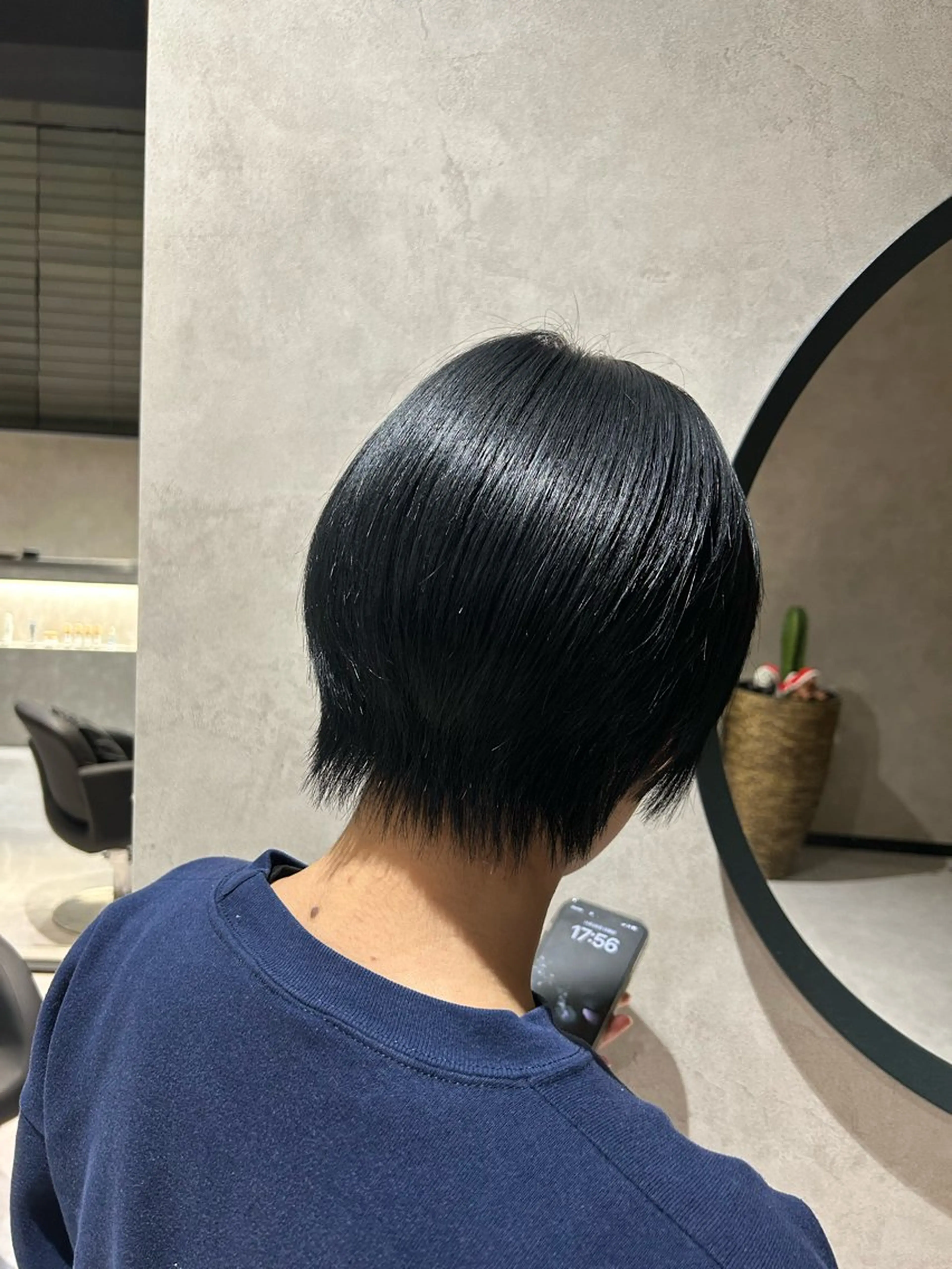ショート カラー 黒髪 ブルーカラー ブルーブラック 透明感カラー 髪質改善 ヘアカラー トリートメント 《.Xian》ホソミ /透明感カラー/艶髪のヘアスタイル