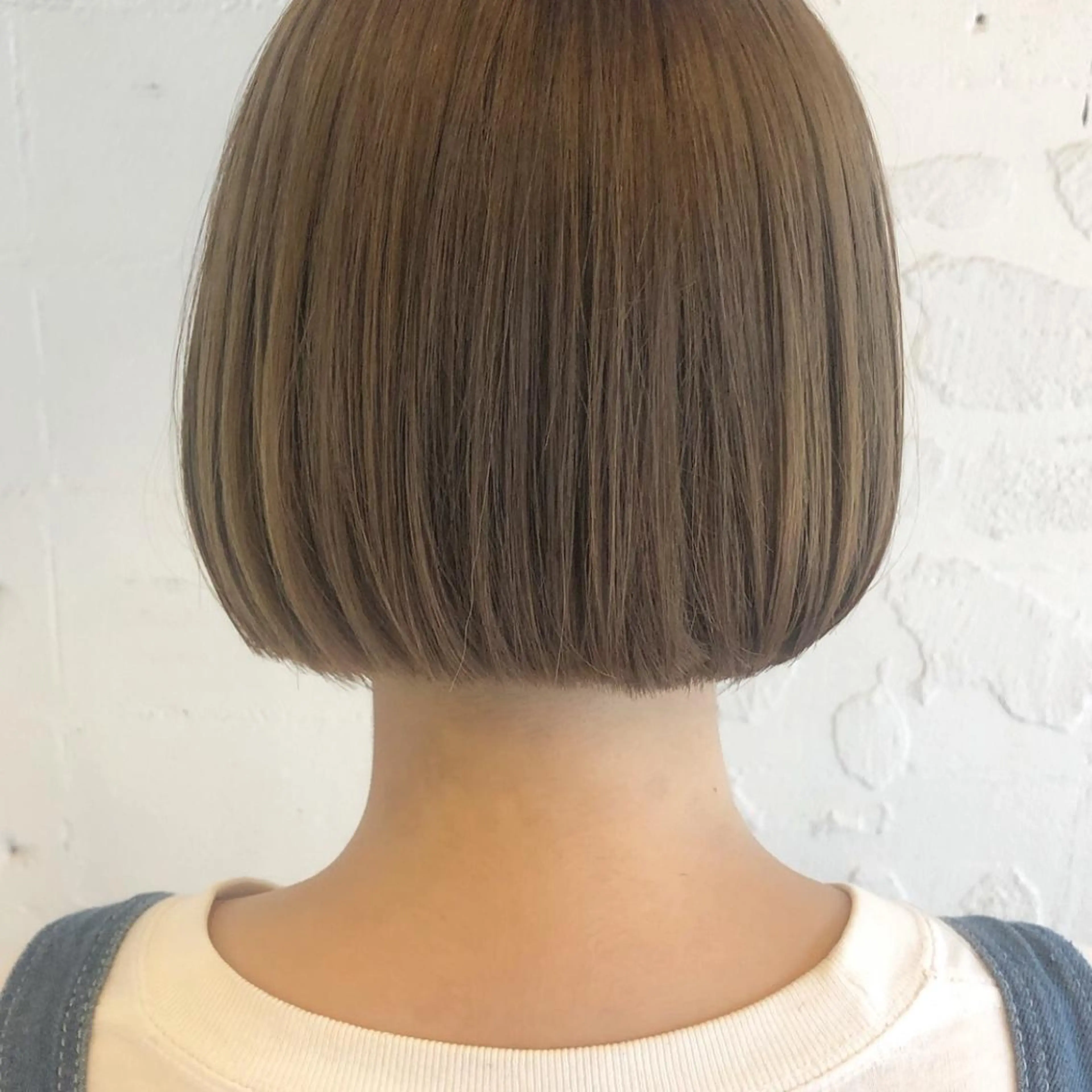 ミディアム カラー 坂田 友梨奈のヘアスタイル