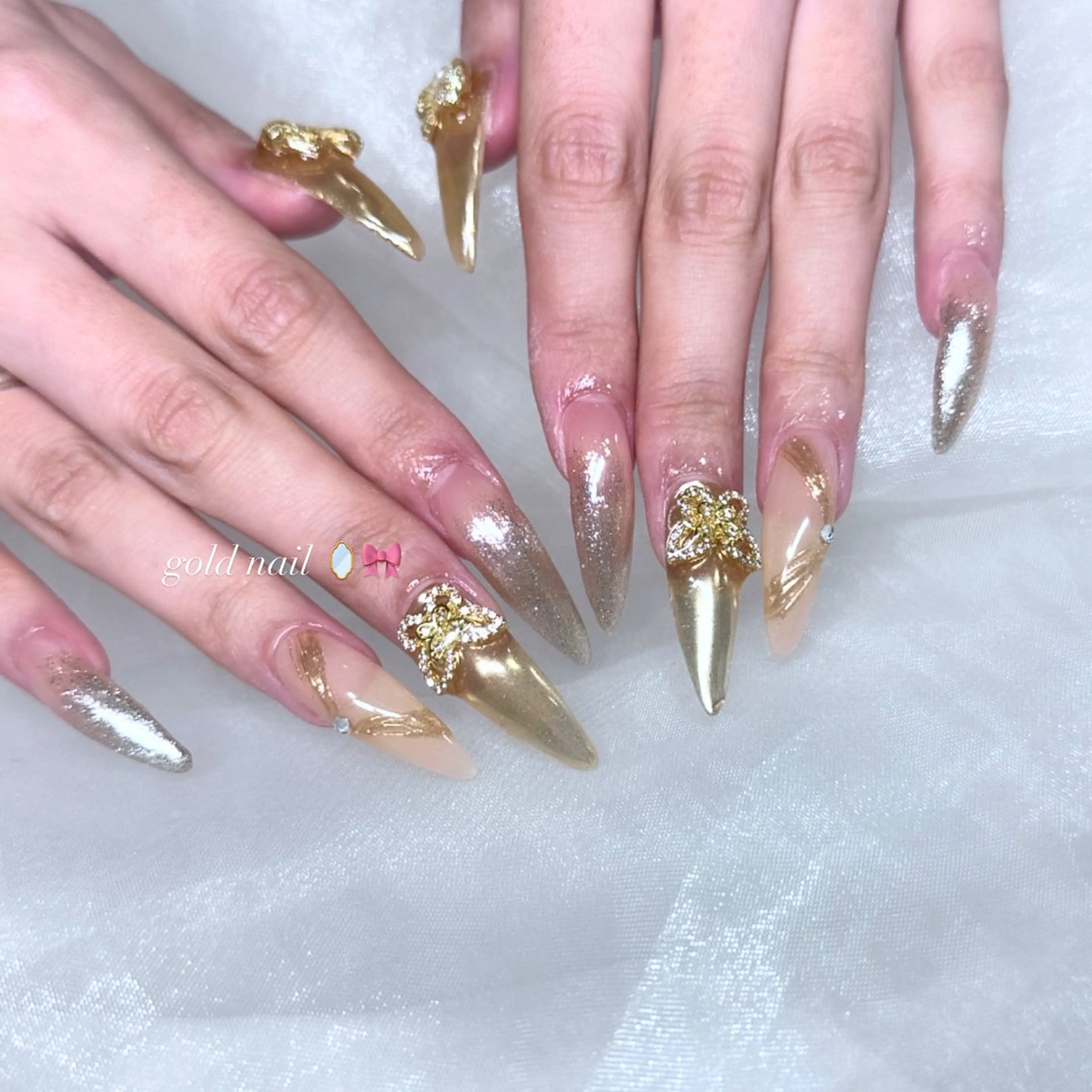 ネイル ゴールド キラキラネイル ミラーネイル ワンホンネイル ume hairsalon所属・nono/ 熊取ﾈｲﾙｻﾛﾝのネイルデザイン