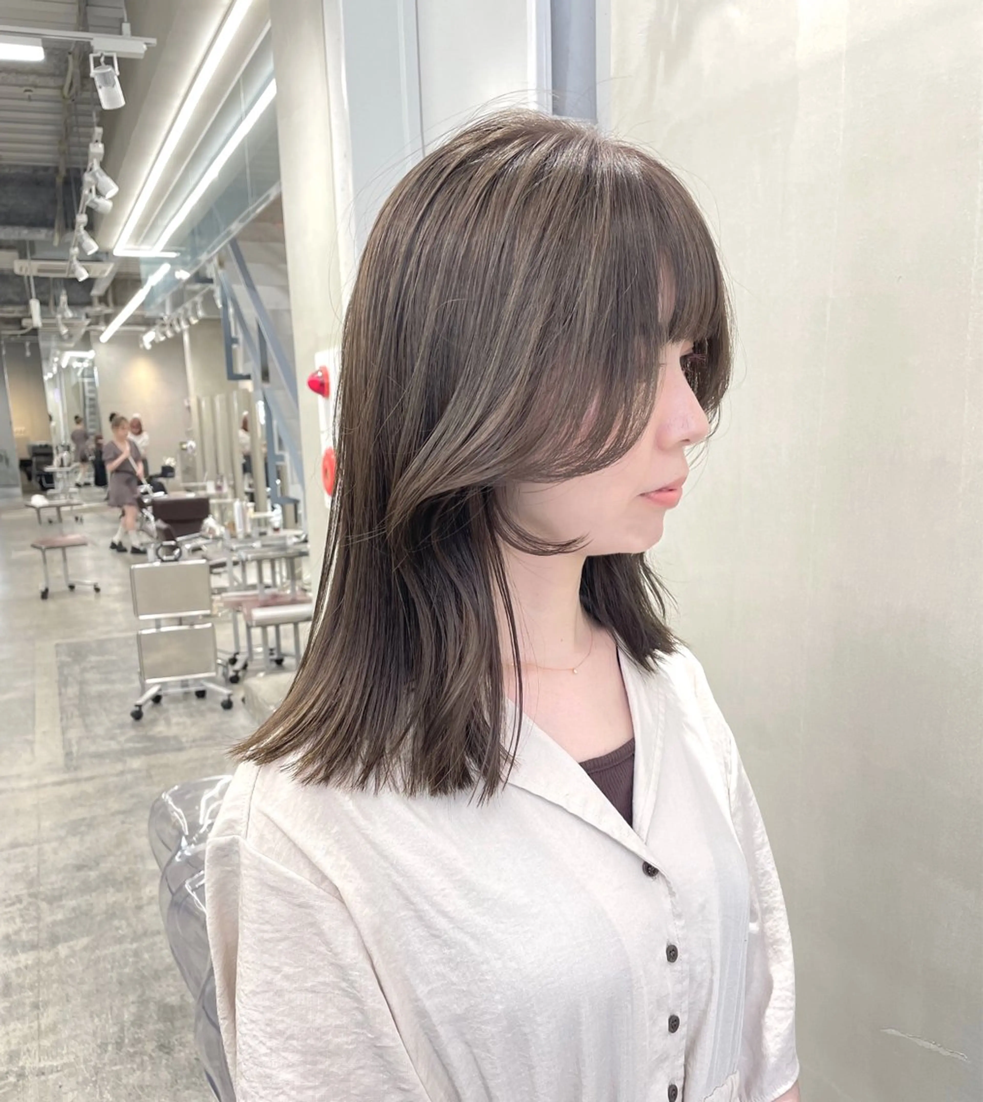 セミロング カラー ヘアアレンジ ベージュカラー ブリーチ 透明感カラー オリーブベージュ 似合わせカット the path shogo🌻のヘアスタイル