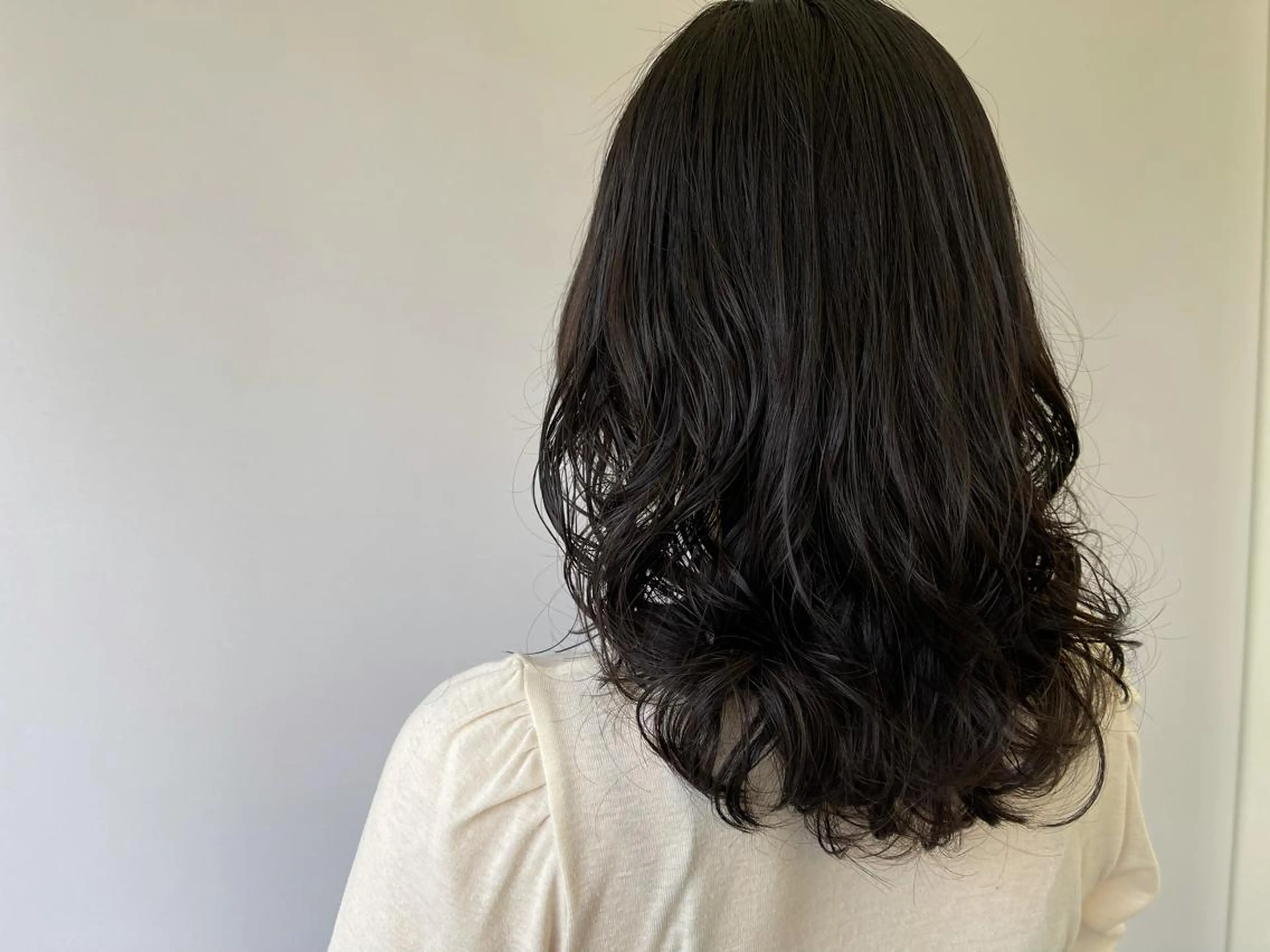 セミロング 谷川 由子のヘアスタイル