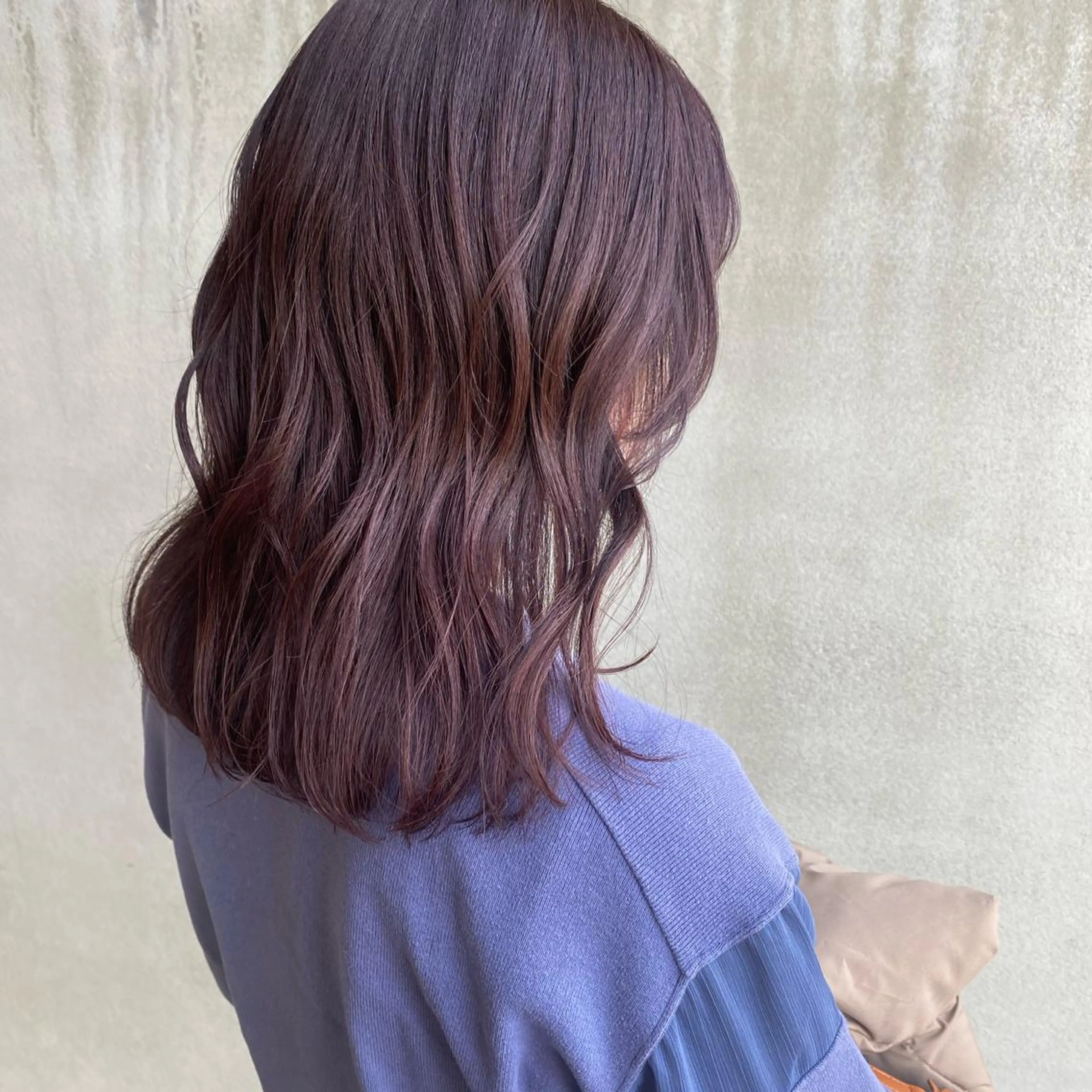 セミロング ヘアカラー en⁺ trust所属・山口 麗音のヘアスタイル