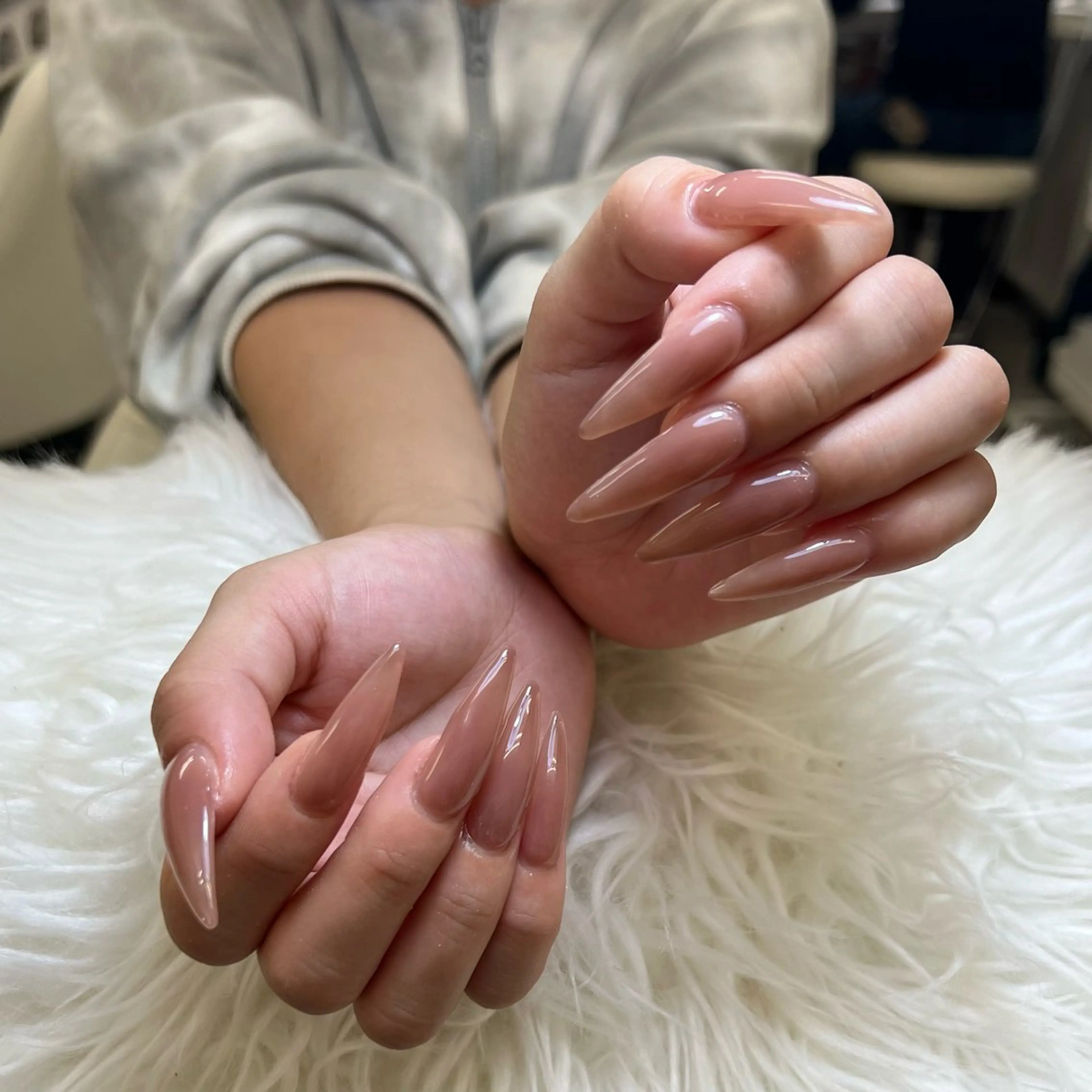 ネイル チークネイル 長さ出し フレンチネイル ジェルネイル ガラスフレンチ ハンドネイル anh nail anne🤍のネイルデザイン
