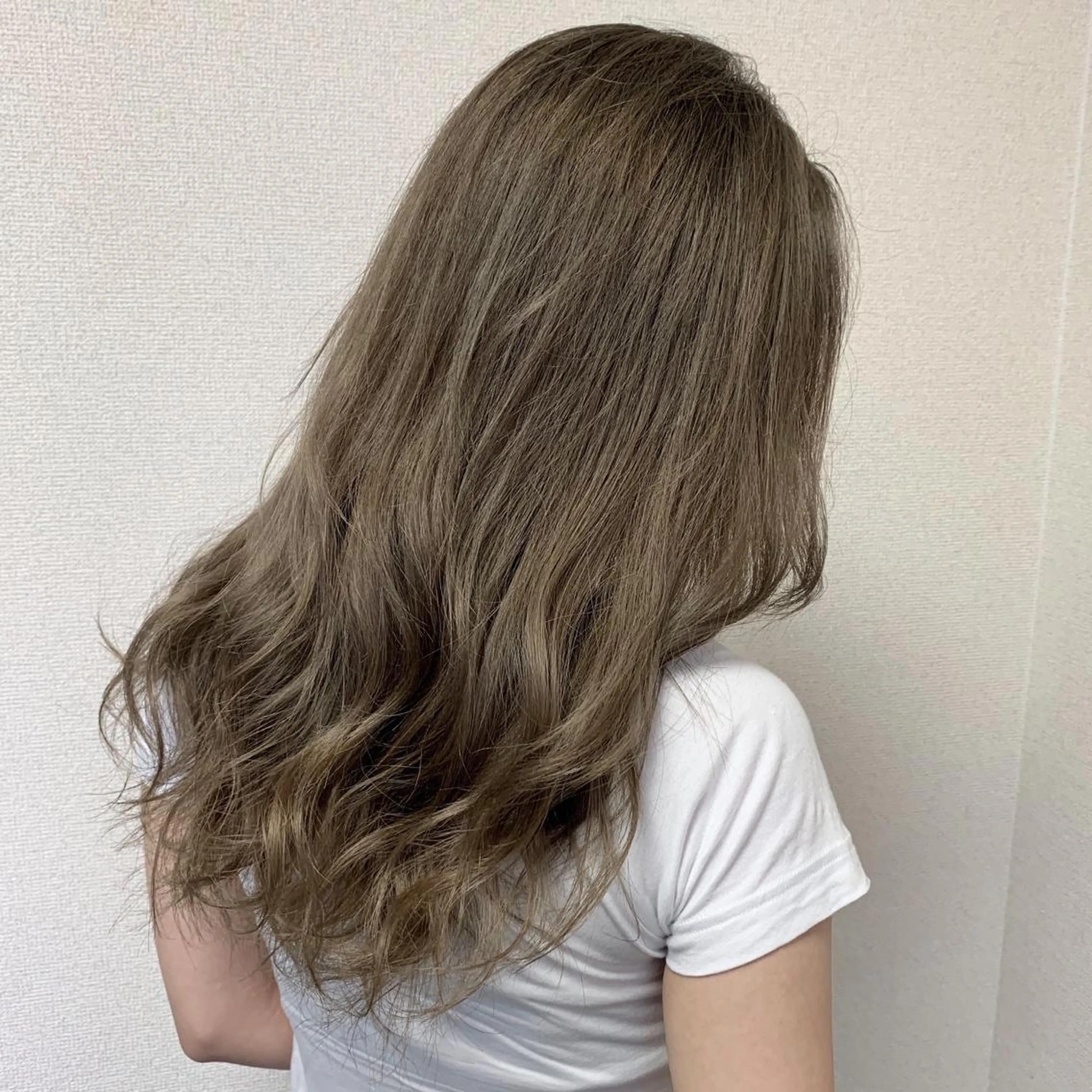 カラー ベージュカラー ブリーチ シルバー シルバーベージュ ヘアカラー トリートメント TriumpH天王寺店【ミルボンAujua認定サロン】所属・SAKI🐈‍⬛【 HAPPY届けます】のヘアスタイル