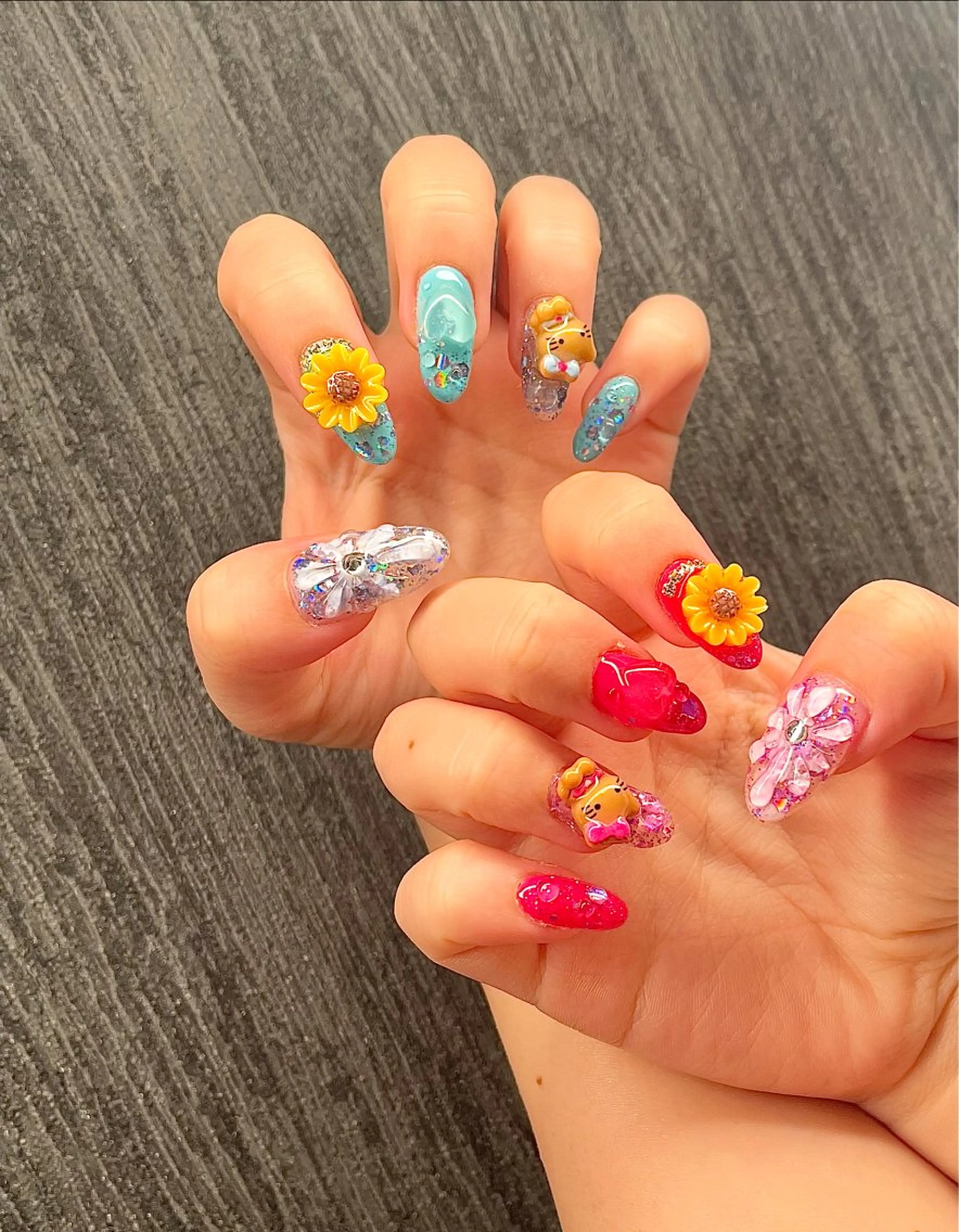 ネイル フラッシュネイル フットネイル ジェルネイル ラメ(グリッター) ラメグラデーション beamerci🌼 SHIORIのネイルデザイン