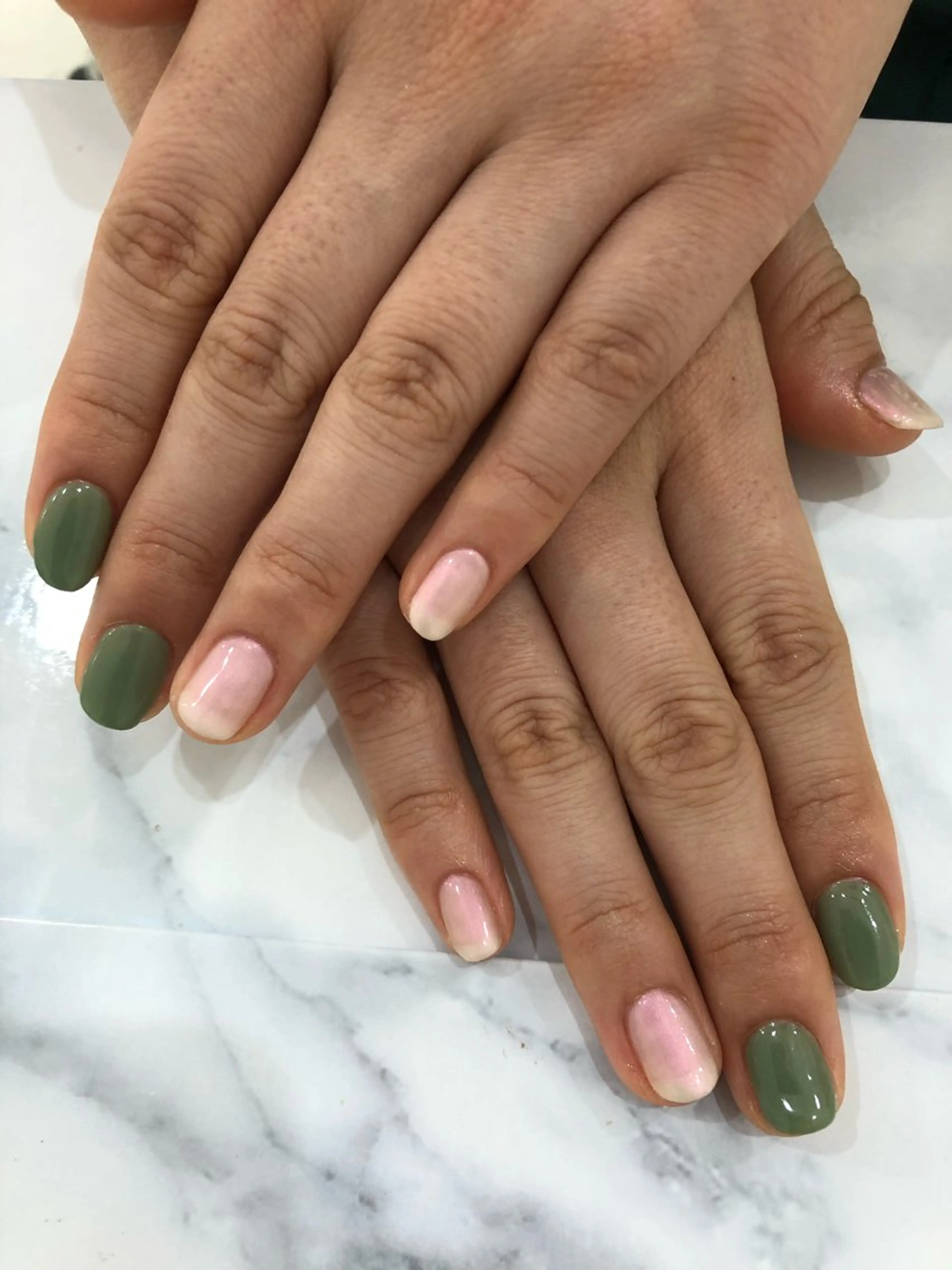 ネイル オーロラネイル グリーン ラメ(グリッター) ワンカラーネイル M&Y nailsalonのネイルデザイン