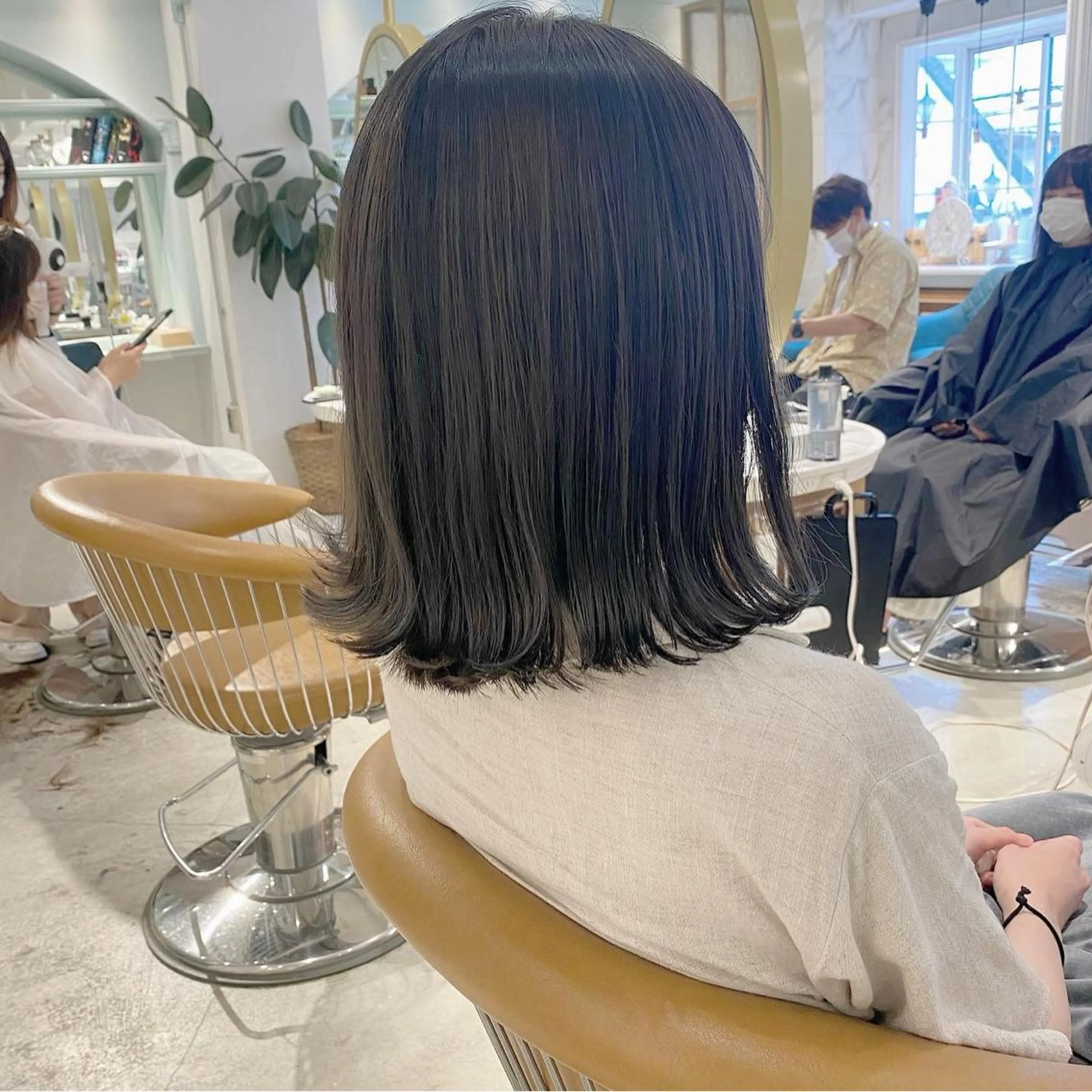 ミディアム カラー 切りっぱなしボブ ブリーチ 透明感カラー ダークグレー ブリーチなしカラー 艶髪/縮毛矯正 /髪質改善千田大地のヘアスタイル