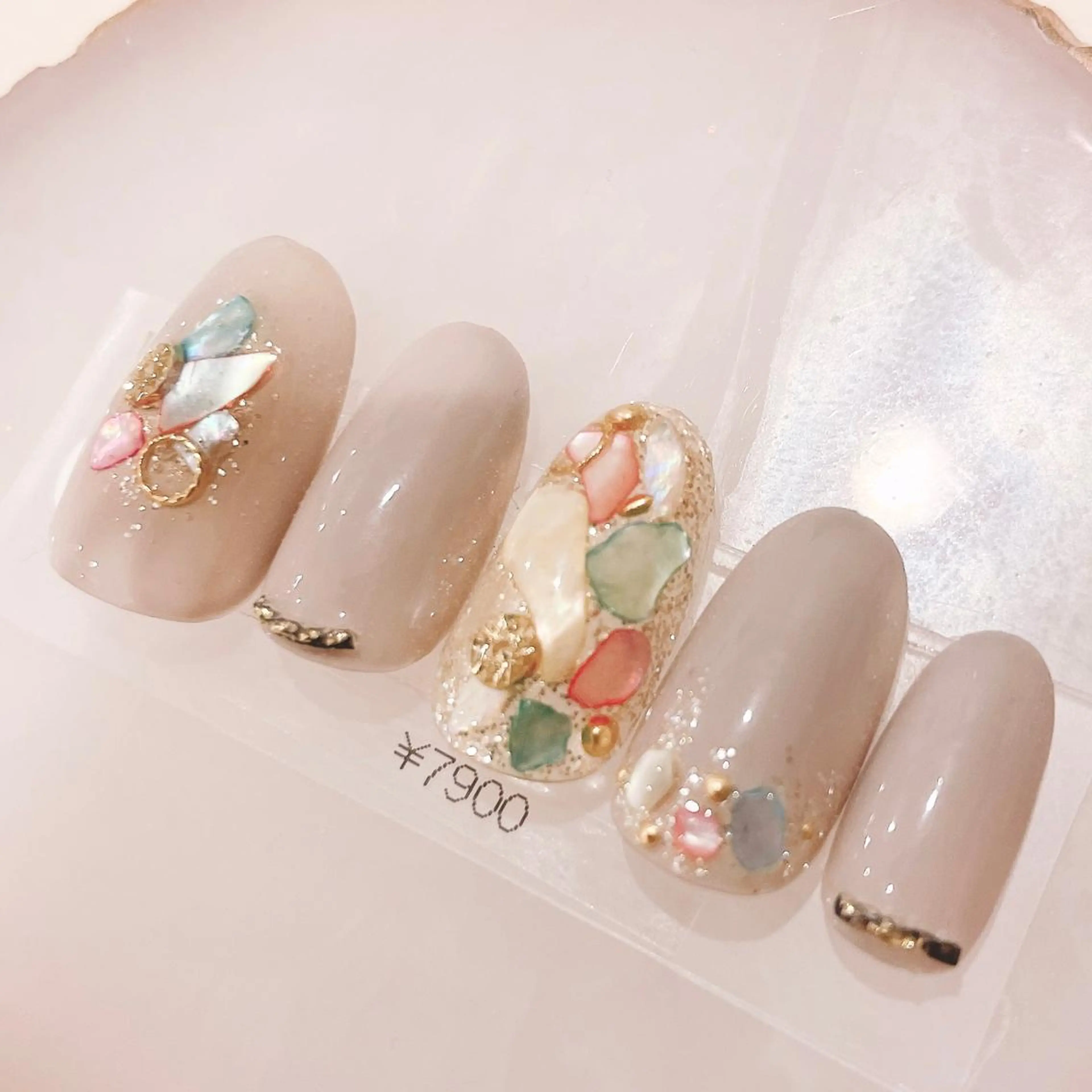 ネイル ストーンネイル ハンドネイル CHIARA nailsのネイルデザイン