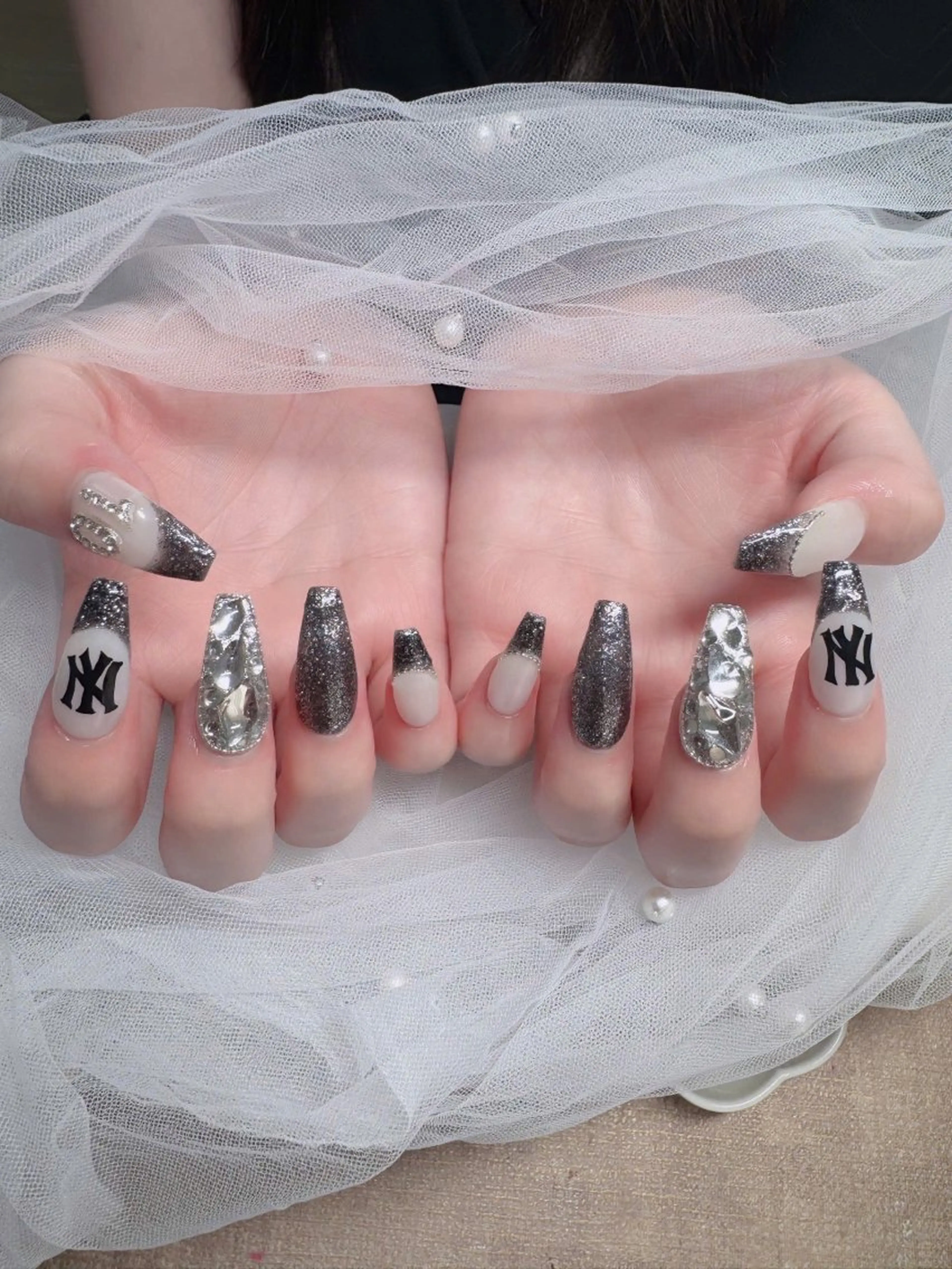 ネイル フレンチネイル ジェルネイル ハロウィン キラキラネイル 韓国ネイル H.babynailsalon所属・H.baby Nail Salonのネイルデザイン
