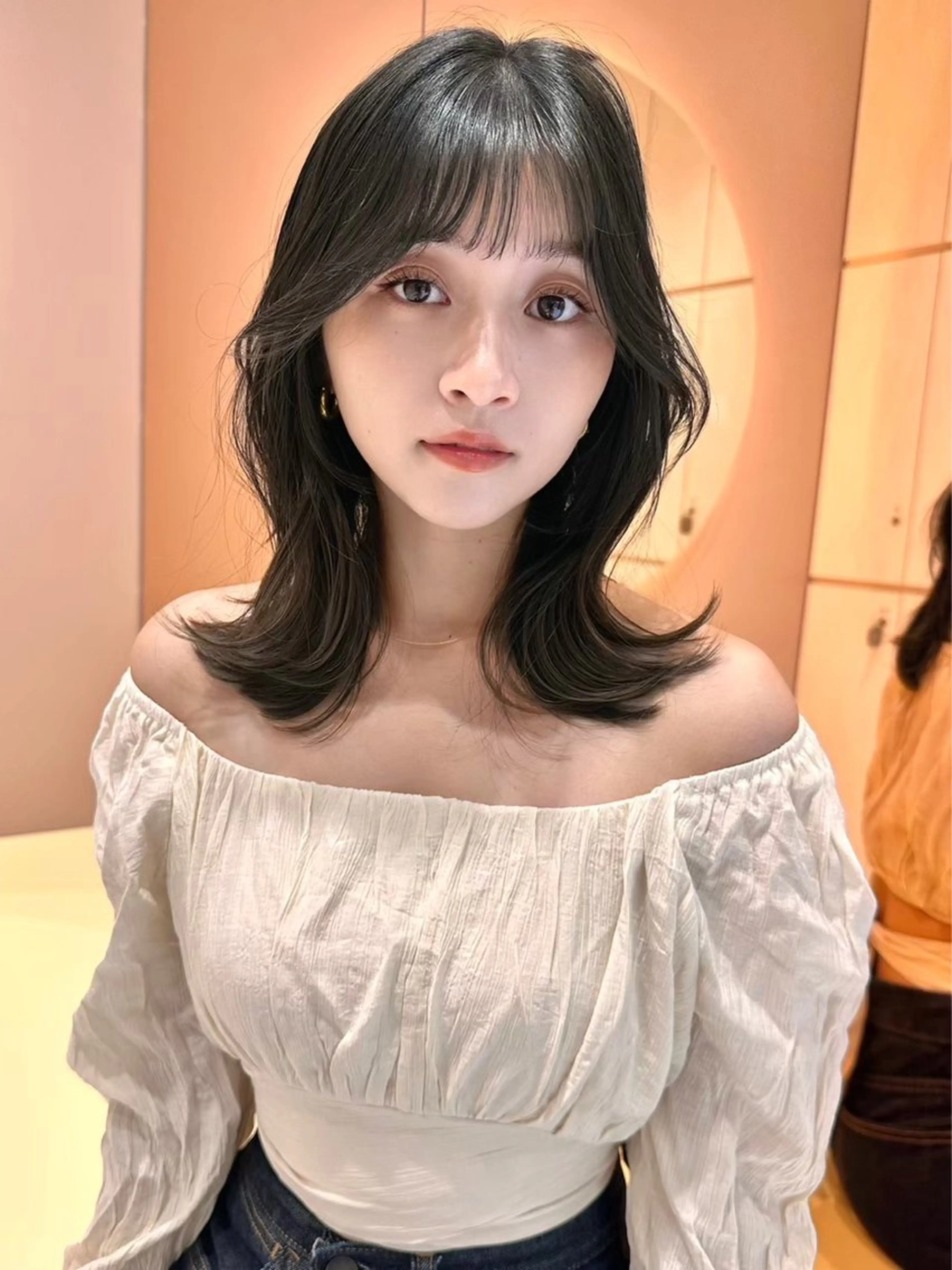 ミディアム くびれヘア 韓国風ヘア レイヤーカット カット ヘアカラー ささき すずねのヘアスタイル