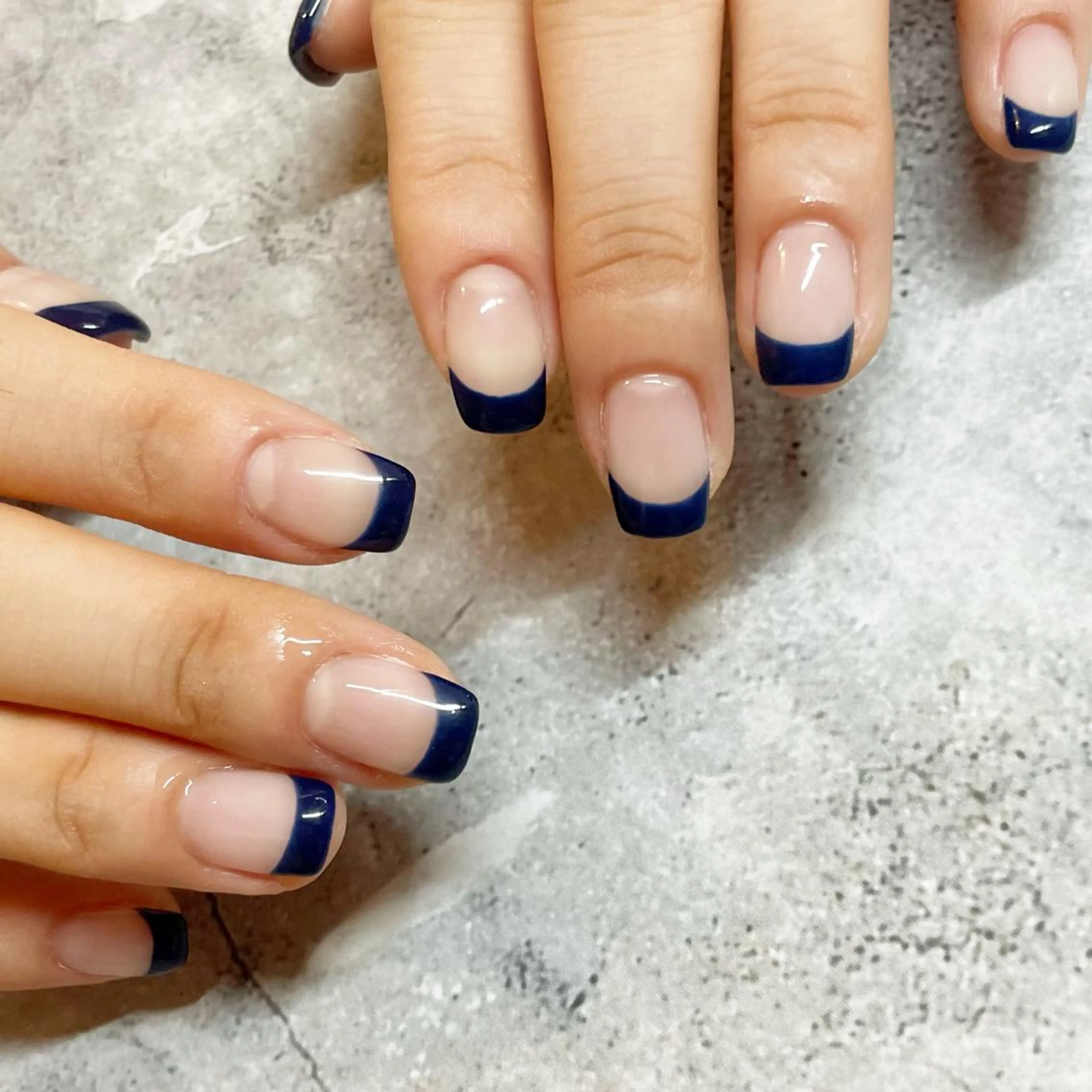 ネイル フレンチネイル ネイビー ハンドネイル Classy【クラッシー】所属・Classy: Mizukiのネイルデザイン