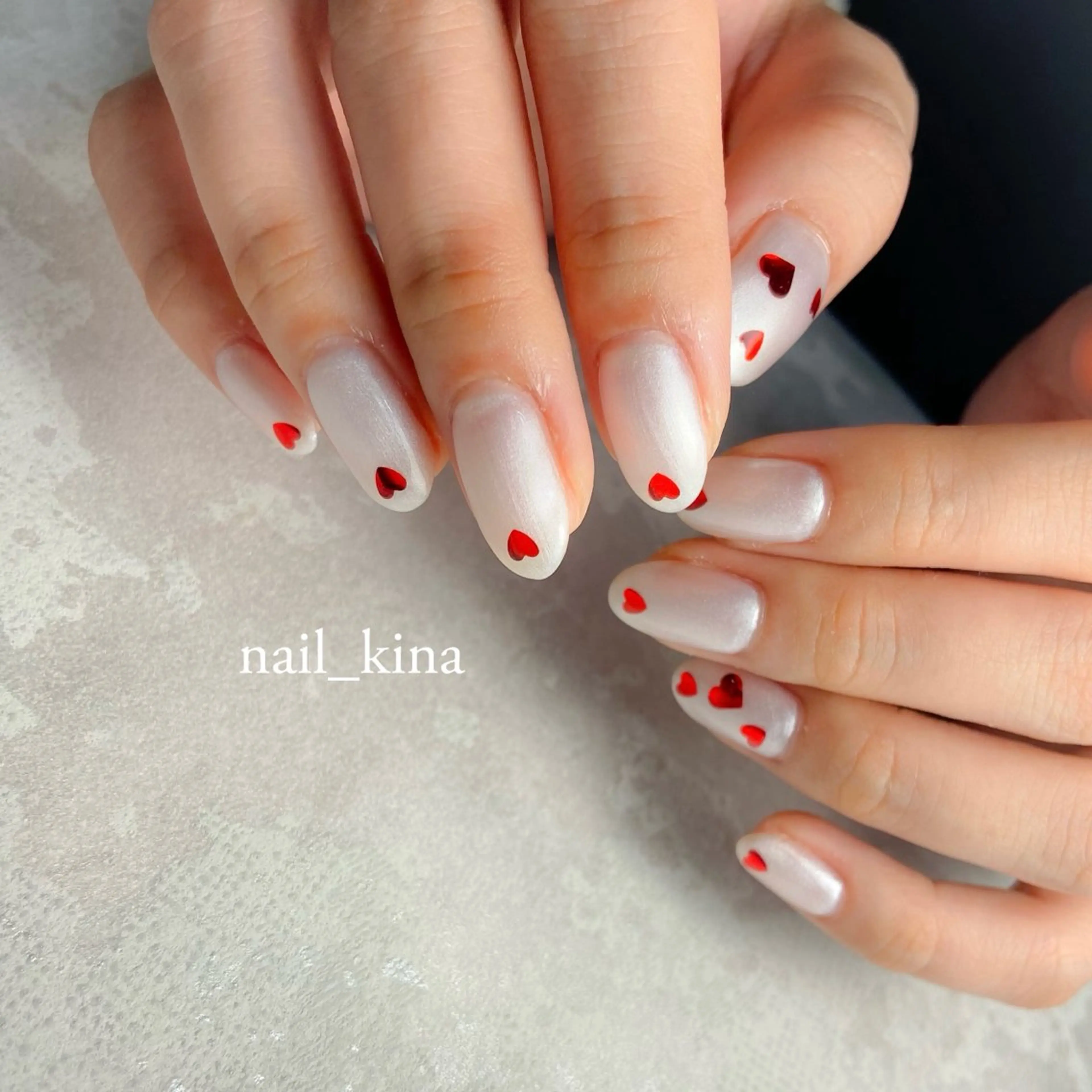 ネイル ハート ホワイト 冬ネイル ハンドネイル nail_ kinaのネイルデザイン