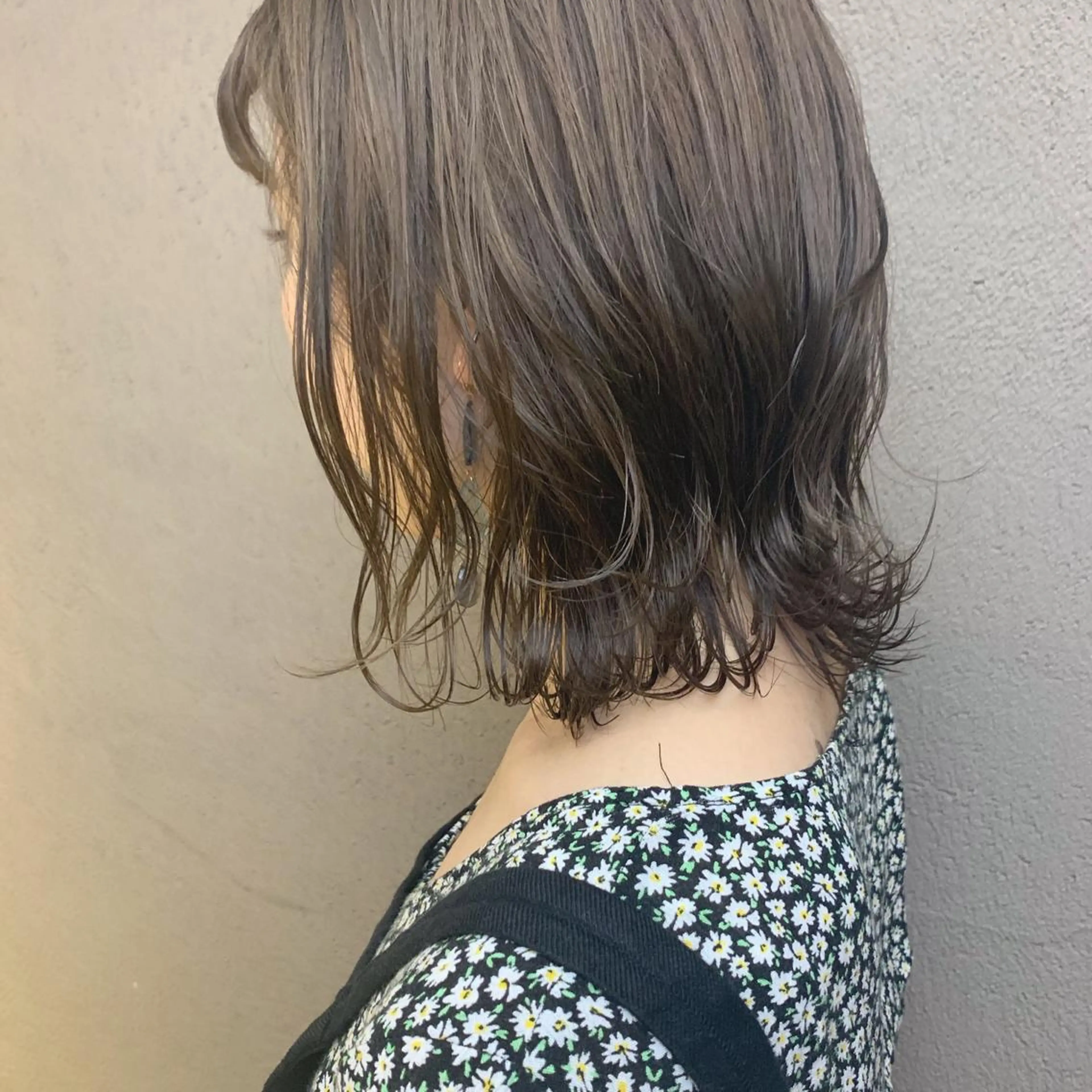 ミディアム カラー 切りっぱなしボブ ベージュカラー ボブ ayano /トレンドヘアのヘアスタイル