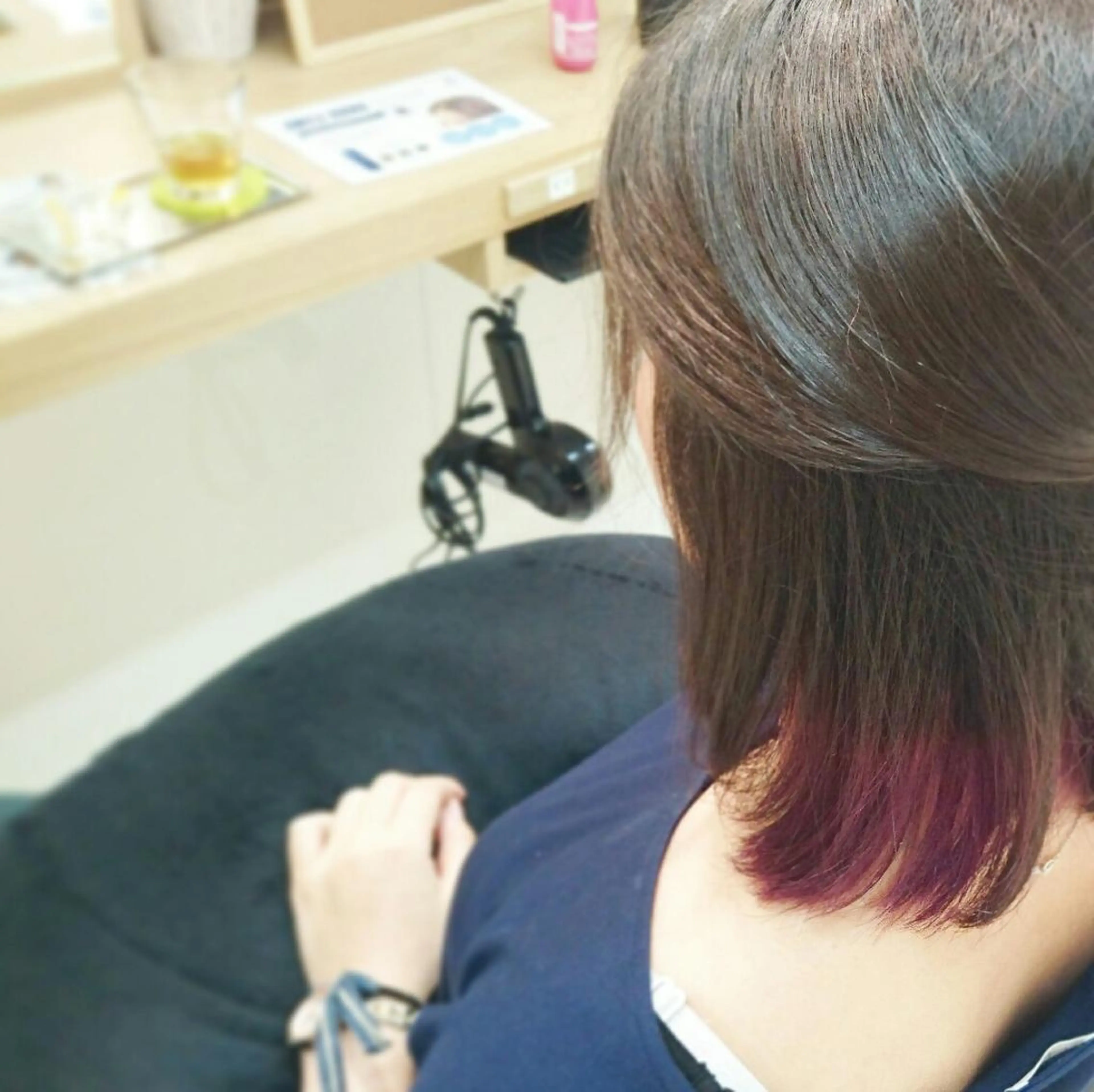 ミディアム カラー インナーカラー 透明感ハイライト◎ 伊藤夏海のヘアスタイル