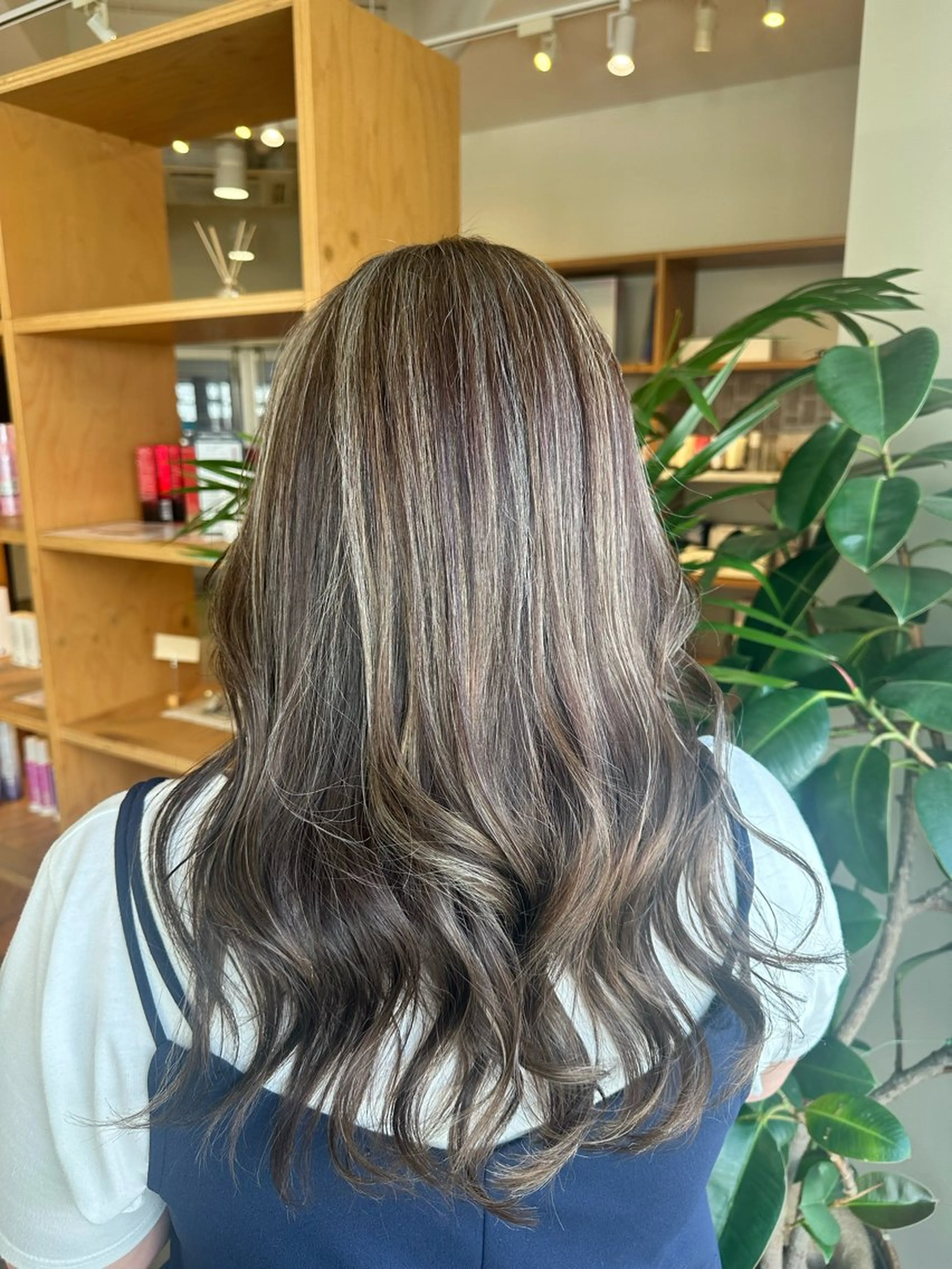 カラー ハイライトカラー ヘアカラー トリートメント ブリーチカラー/ わきたちえ🌻のヘアスタイル