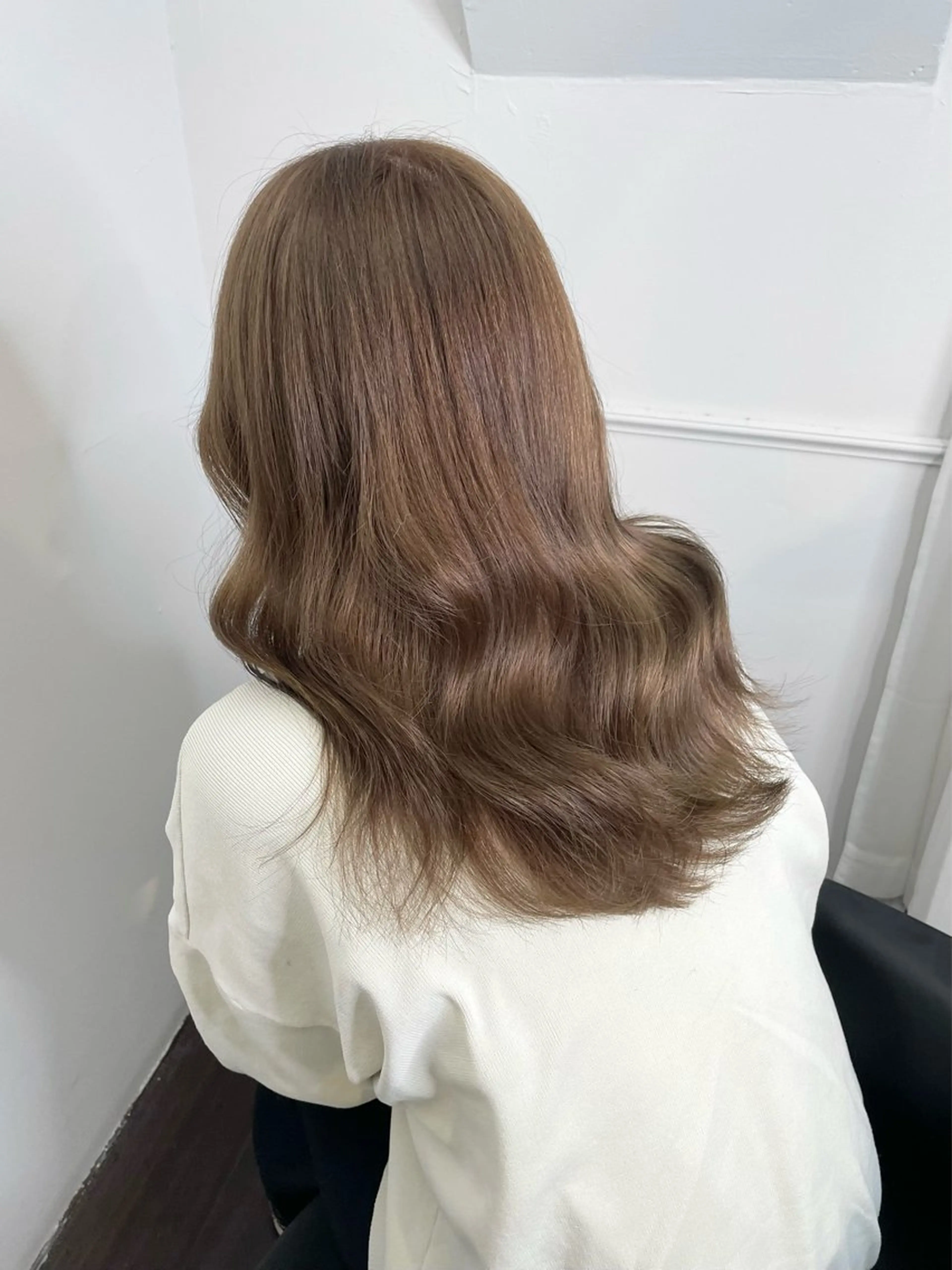 ロング カラー ヘアアレンジ ベージュカラー ブリーチ ダブルカラー グレージュ ミルクティーベージュ カット ヘアカラー トリートメント maoブリーチ無し 似合わせカラーのヘアスタイル