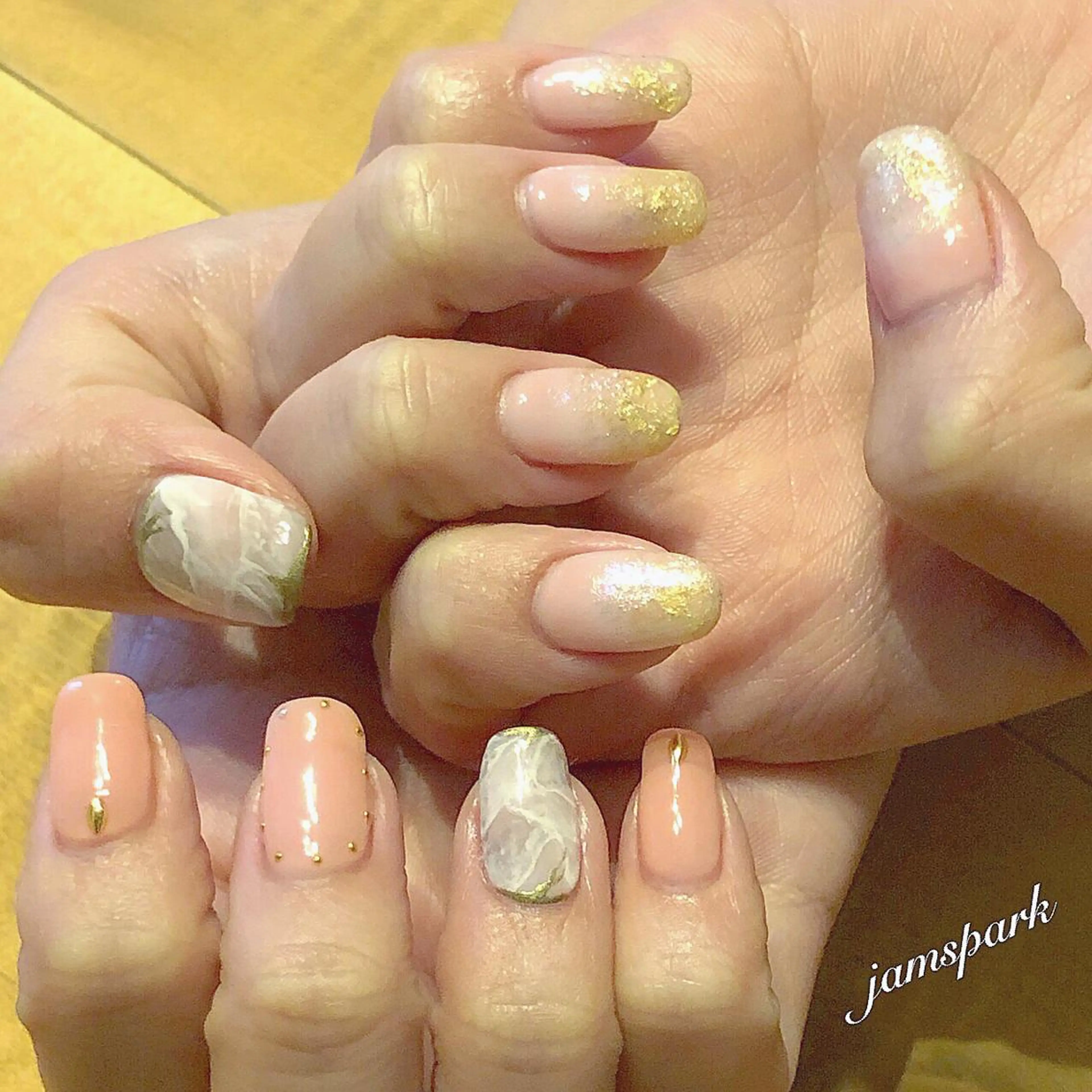 ネイル ジェルネイル ゴールド グラデーション ラメ(グリッター) ラメグラデーション ハンドネイル jamspark ✨のネイルデザイン