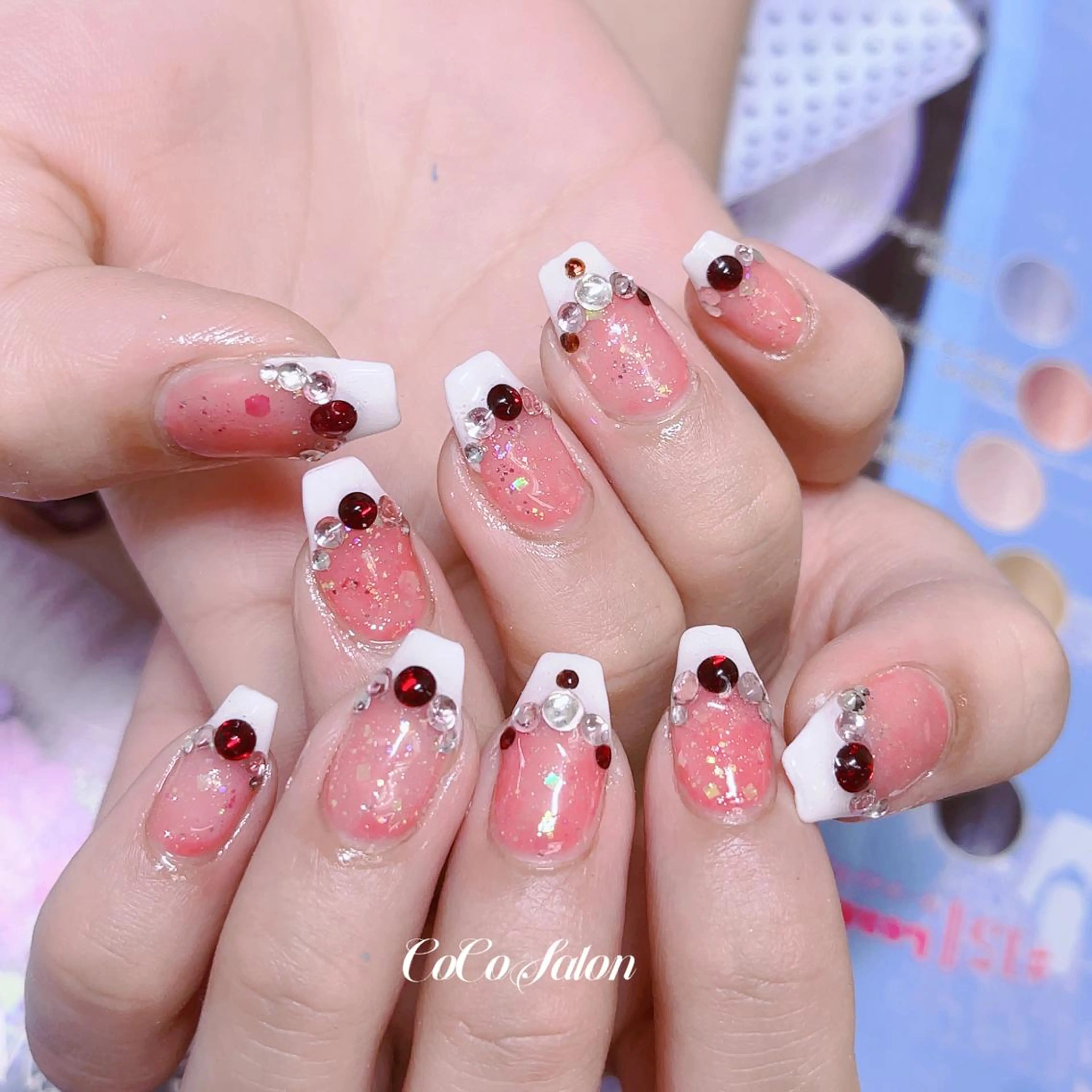 ネイル 長さ出し フレンチネイル ジェルネイル ホログラムネイル キラキラネイル ハンドネイル CoCoSalon ネイル/まつ毛予約のネイルデザイン