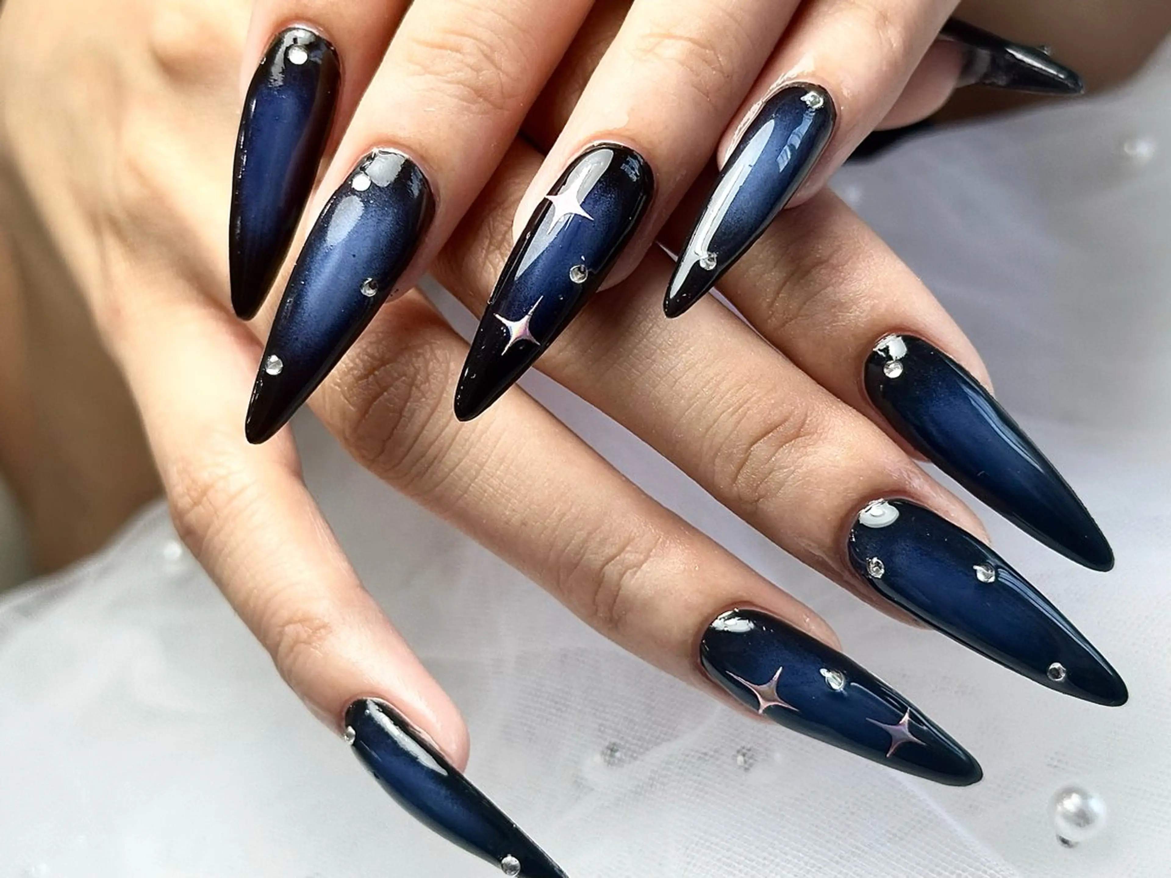 ネイル チークネイル 長さ出し ガーリー 韓国ネイル マグネットネイル MEest Beauty Studio所属・Junn Nailのネイルデザイン
