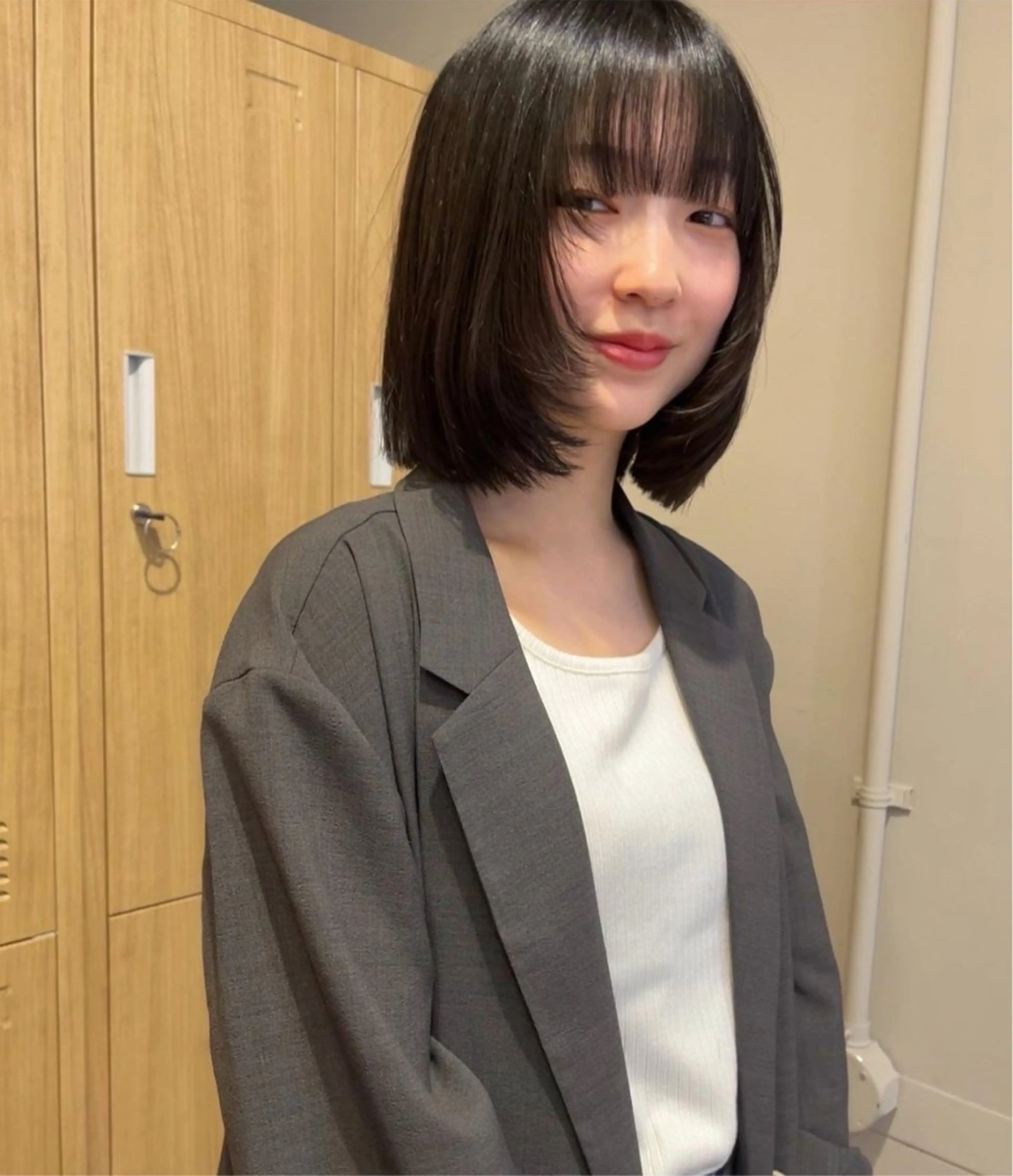 ミディアム 顔まわりレイヤー 顔周りカット レイヤーカット LOREN＋透明感 オリーブhirokoのヘアスタイル