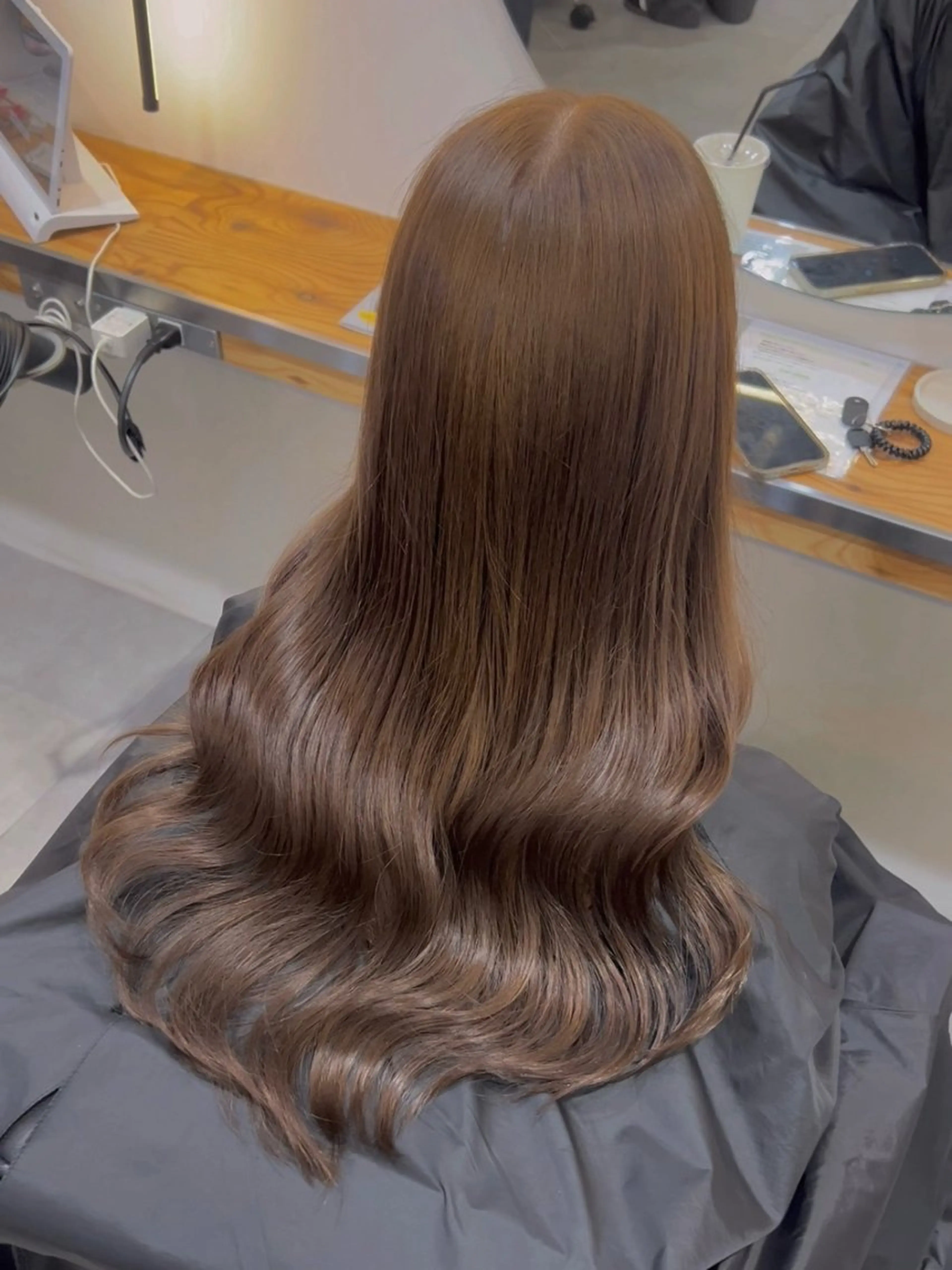 ロング カラー パーマ アッシュ アッシュグレー アッシュグレージュ ベージュカラー 黒髪 カット ヘアカラー トリートメント 艶感ブラウン特化/ ブリーチなしWカラーのヘアスタイル