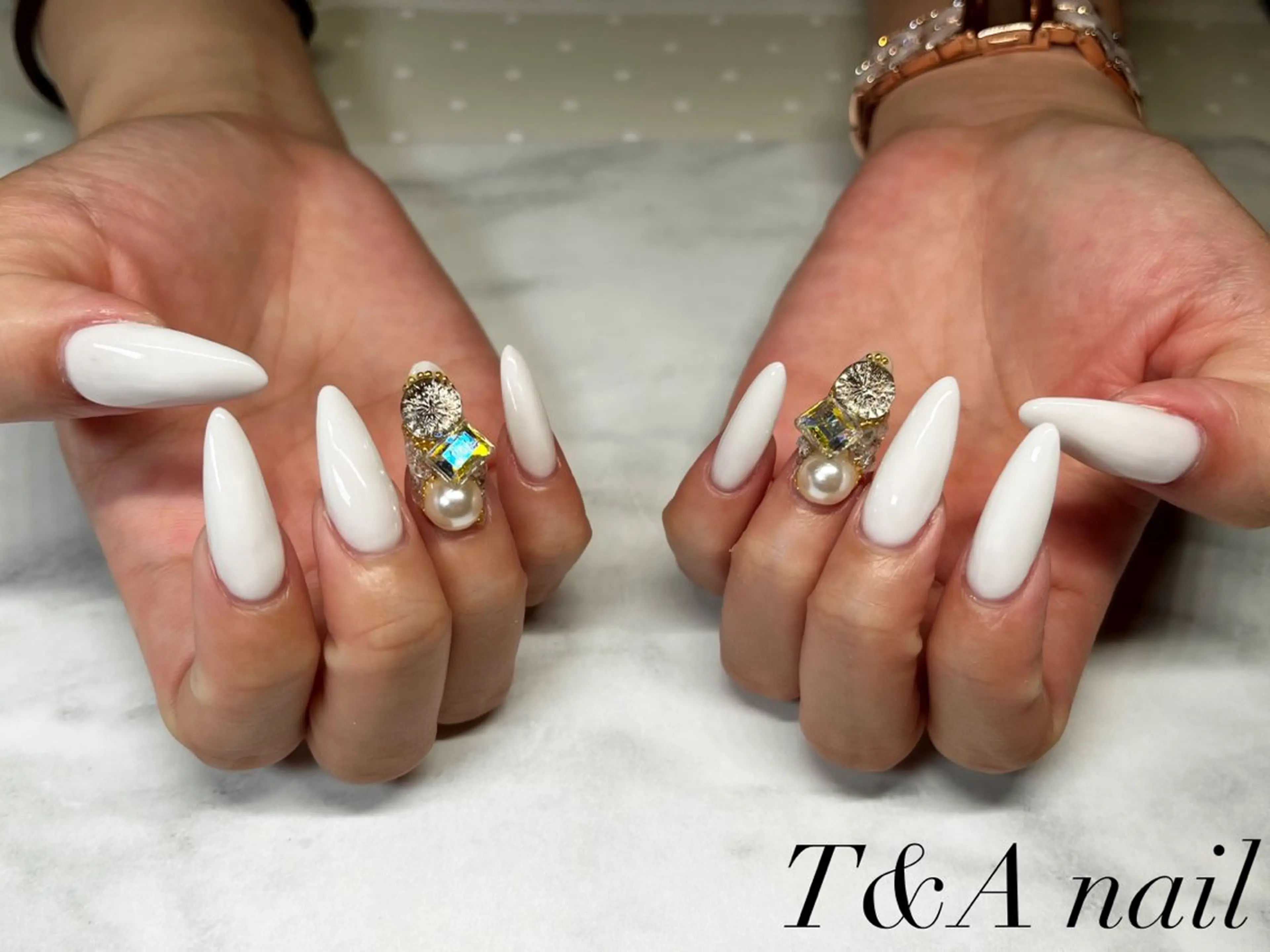 ネイル 長さ出し ジェルネイル ワンカラーネイル スカルプネイル ホワイト ハンドネイル T&A nailのネイルデザイン