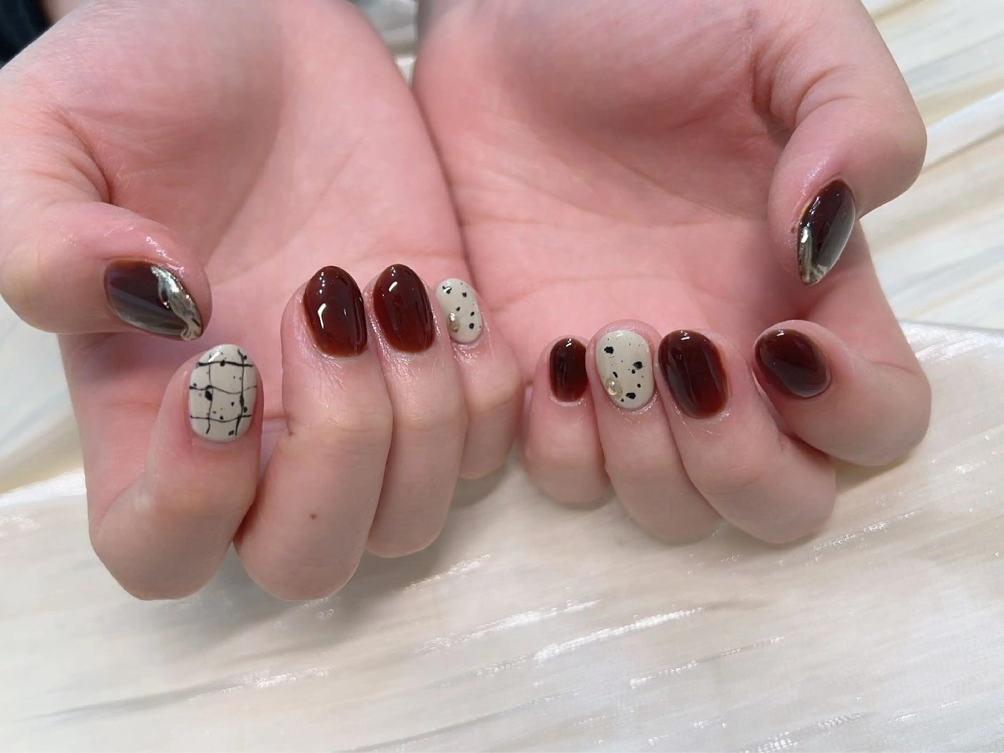 ネイル ドット フレンチネイル 赤色 シルバー ハンドネイル L&Y Nail salonのネイルデザイン