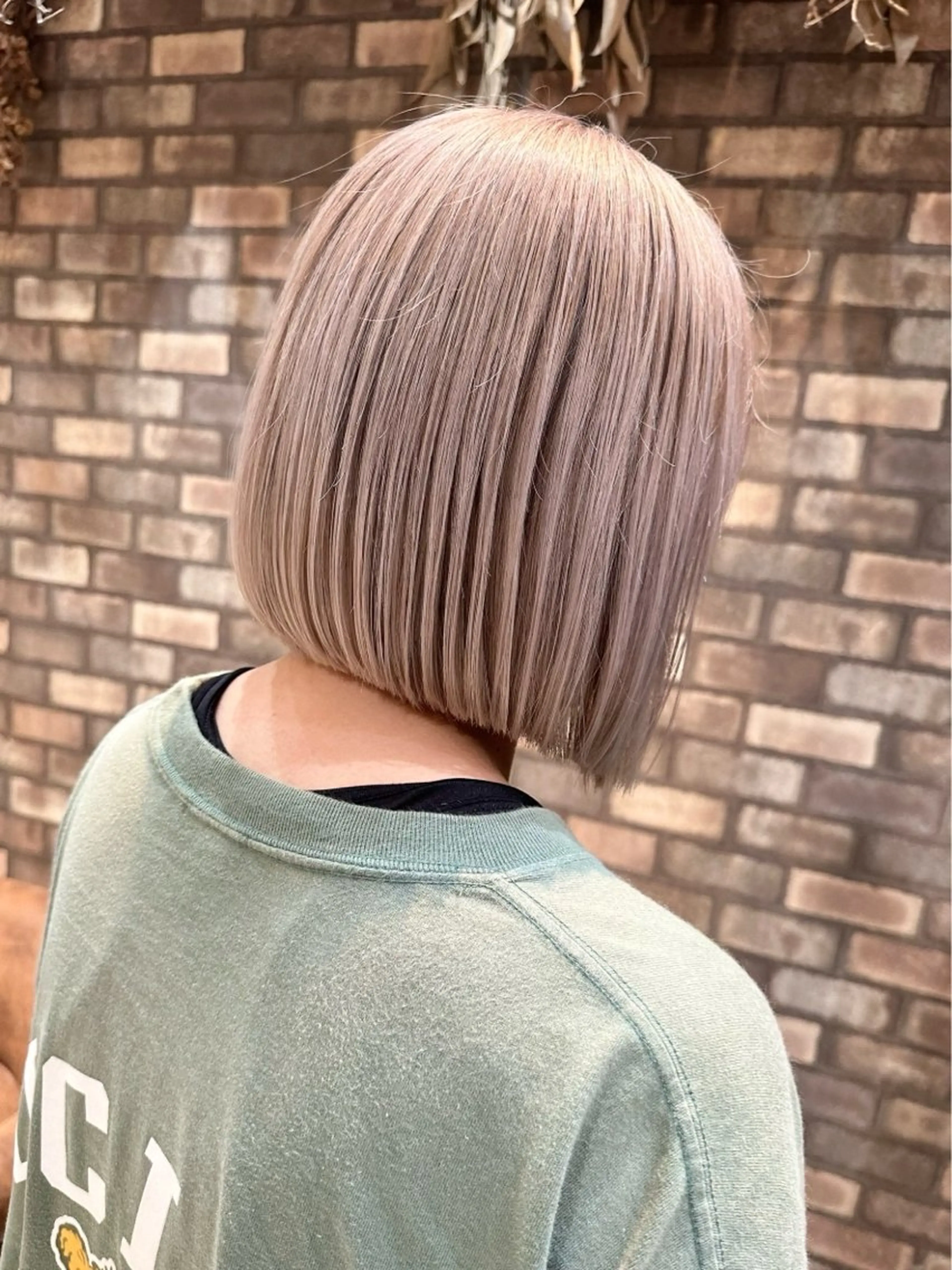 カラー ヘアカラー ハイトーン✨酸性スト レート✨高田めぐみのヘアスタイル