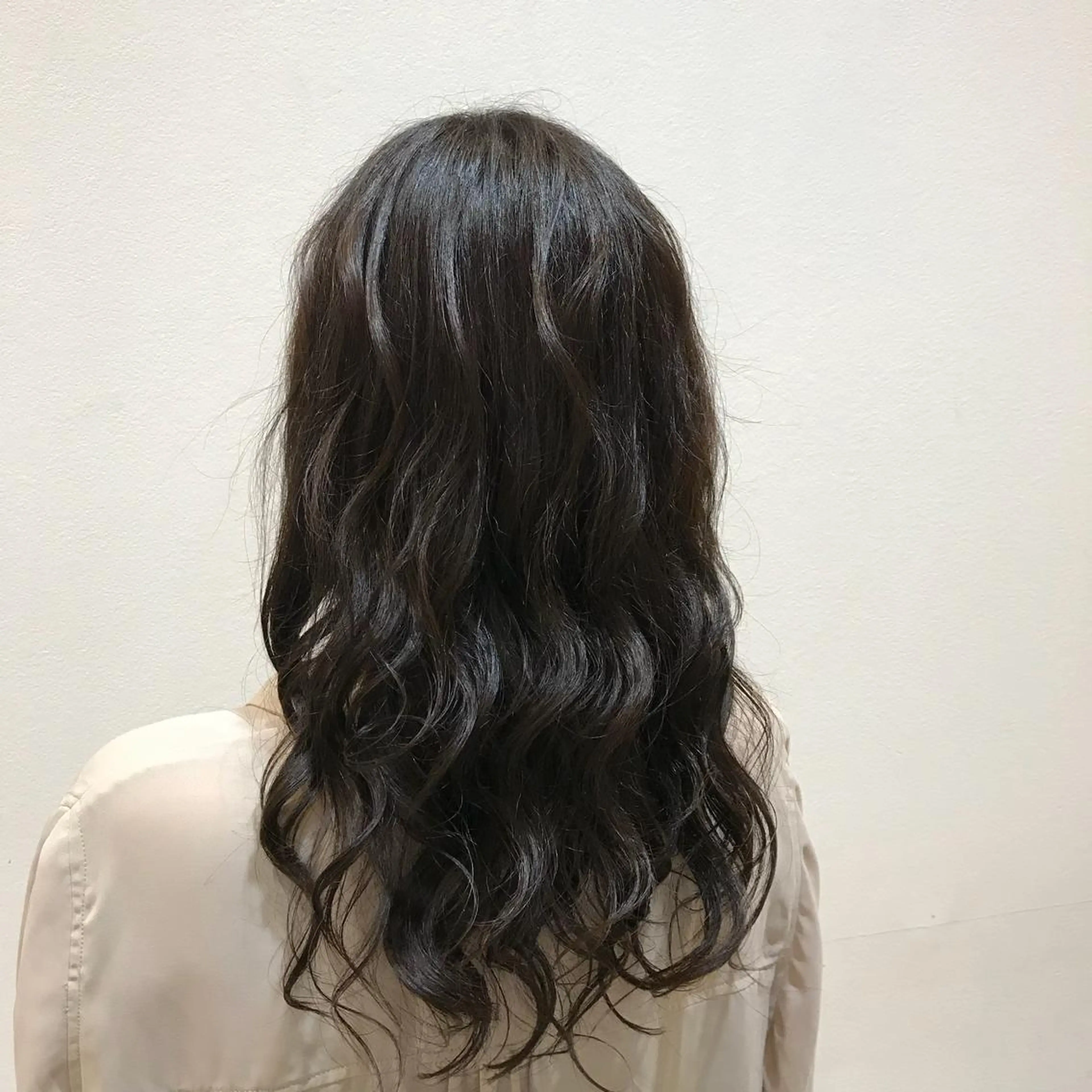 ロング カラー アッシュ ブルーカラー ブルーアッシュ 阿部 響香のヘアスタイル