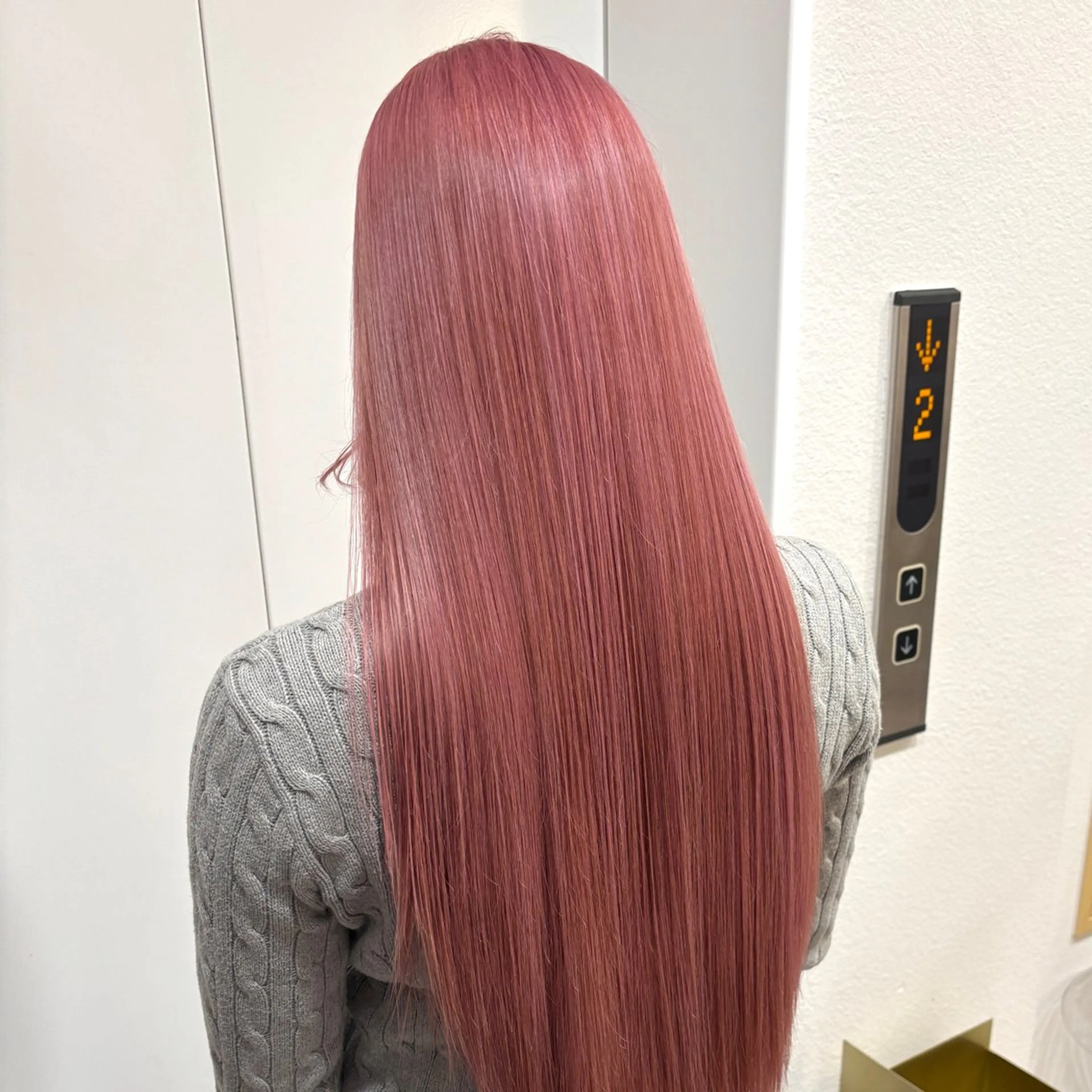 ロング カラー ピンクカラー カット ヘアカラー トリートメント ハイトーン/ウルフ/ レイヤー/Asukaのヘアスタイル