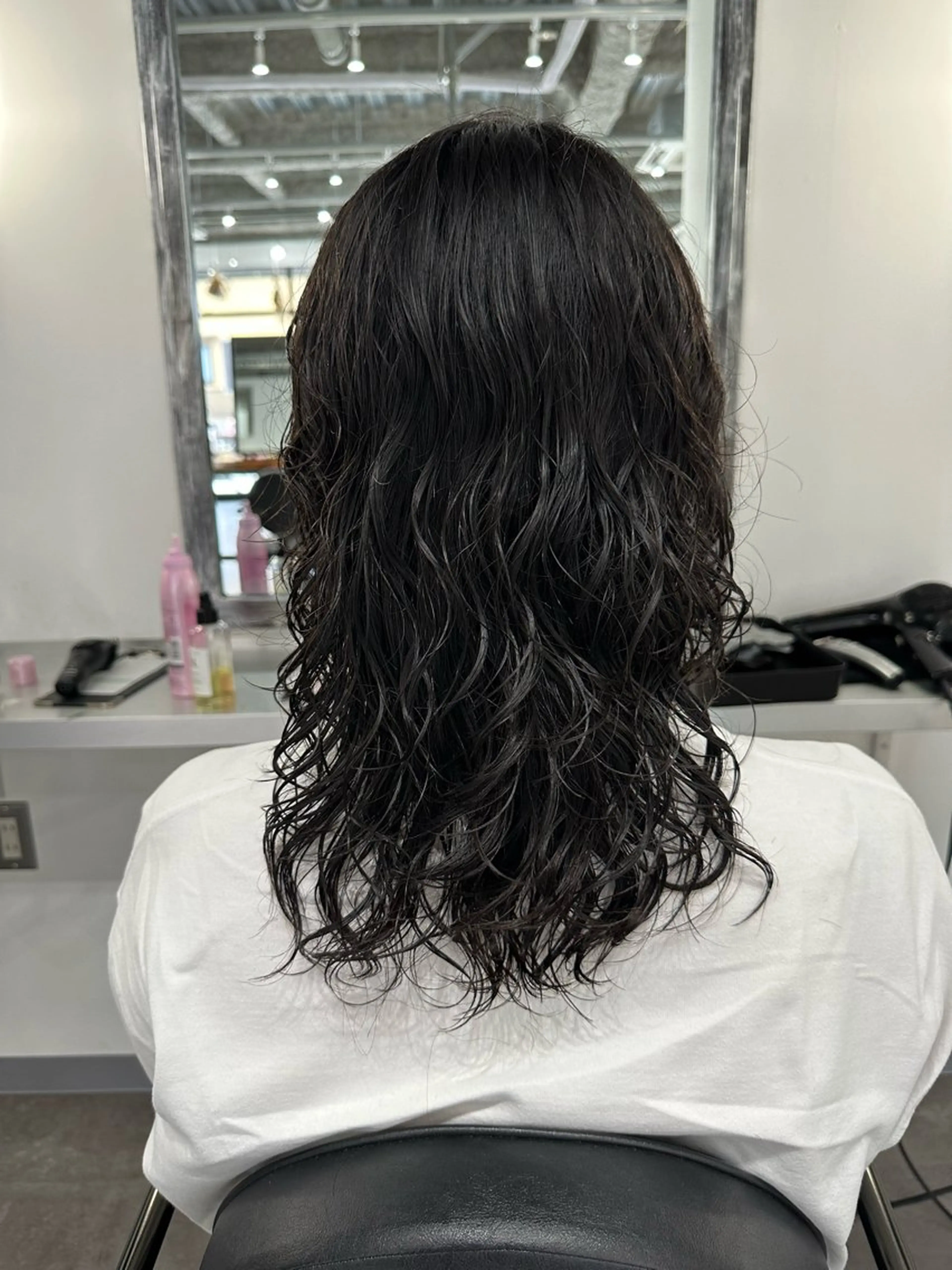 ミディアム パーマ ミディアムパーマ ウルフカット 篠崎 佑季のヘアスタイル