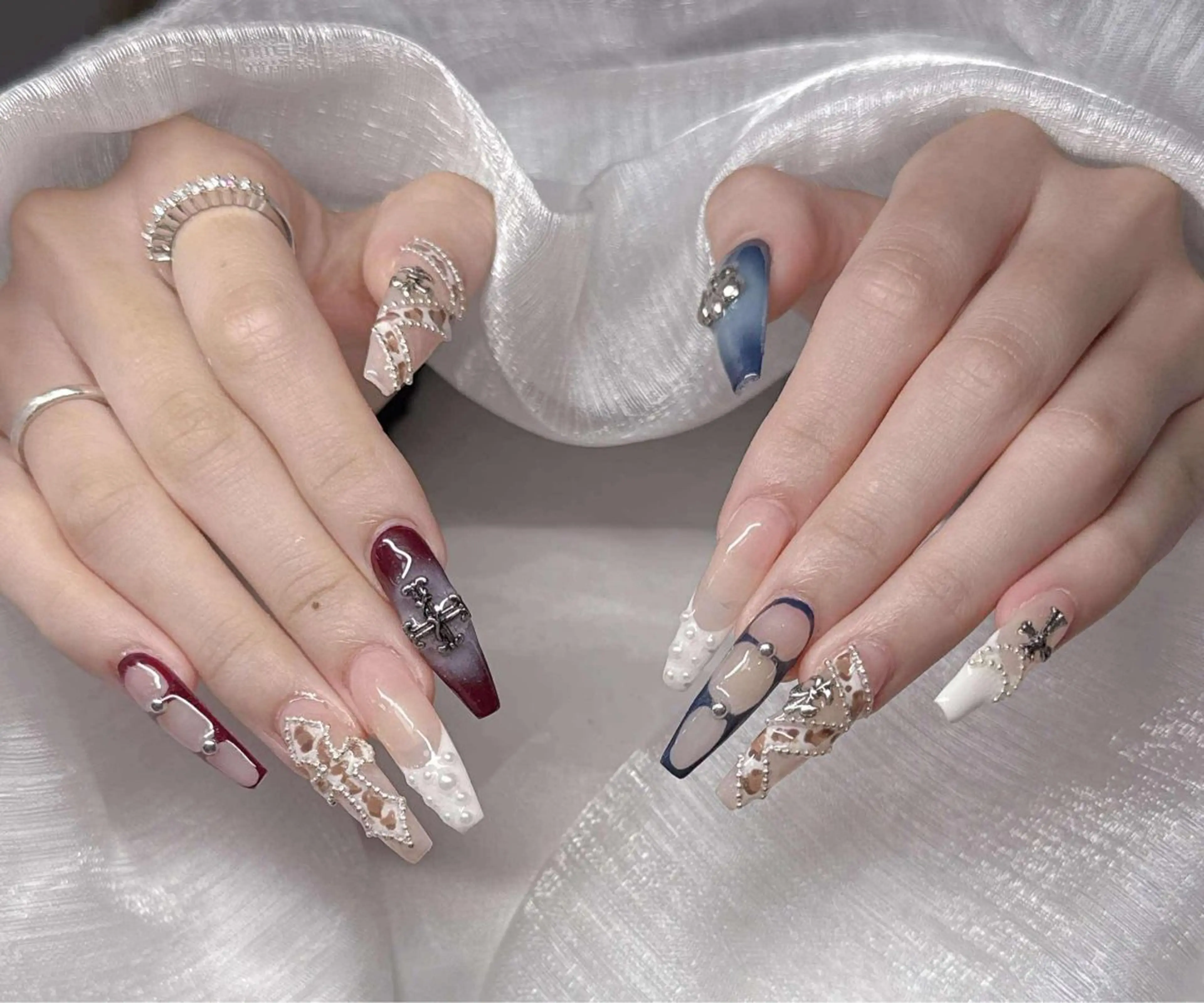 ネイル 長さ出し グラデーション 卒業式 キラキラネイル マグネットネイル ハンドネイル Lee Nailsのネイルデザイン