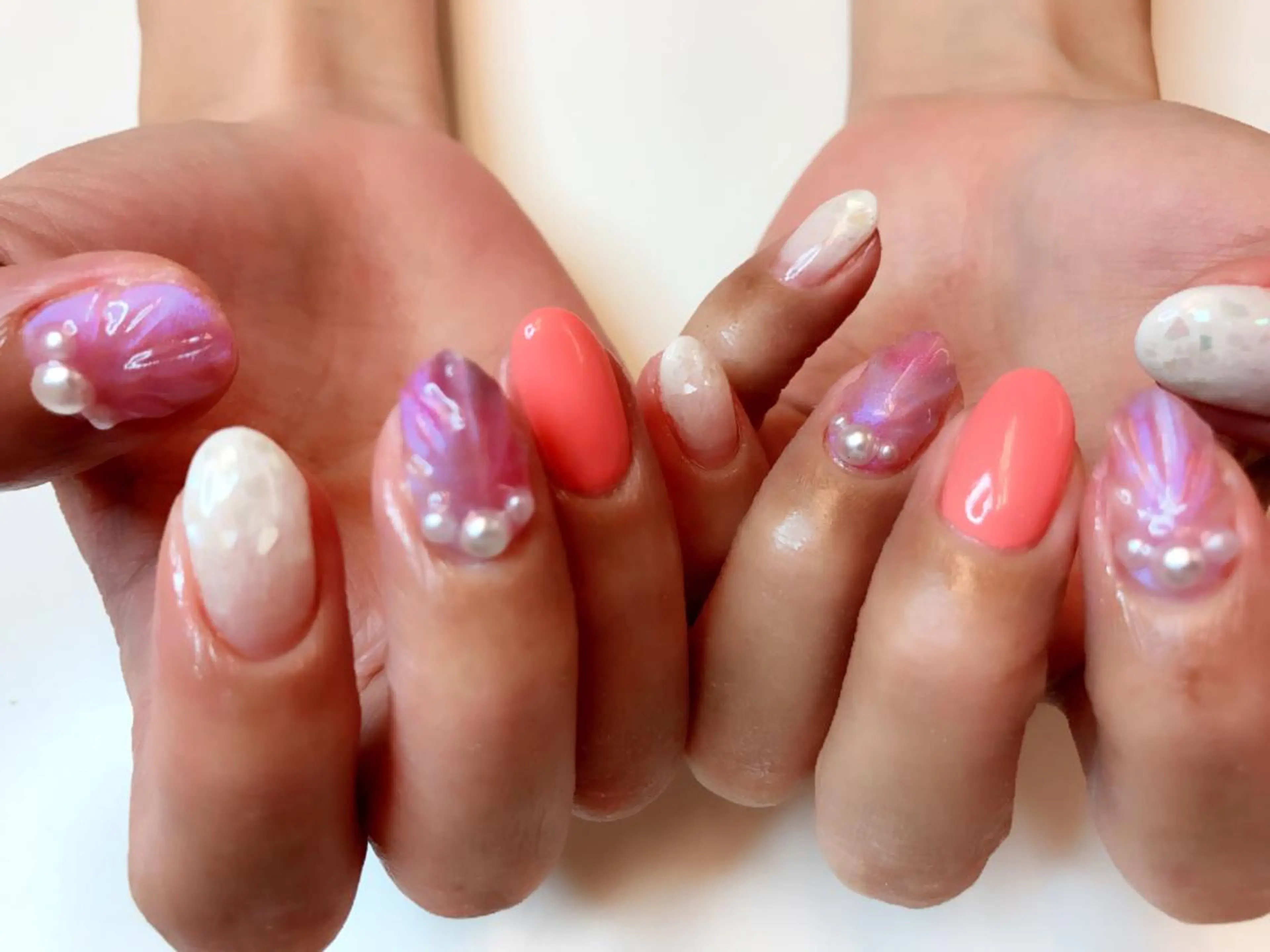 ミディアム カラー パーマ ヘアアレンジ ネイル マツエク・マツパ Sunny side nailのネイルデザイン