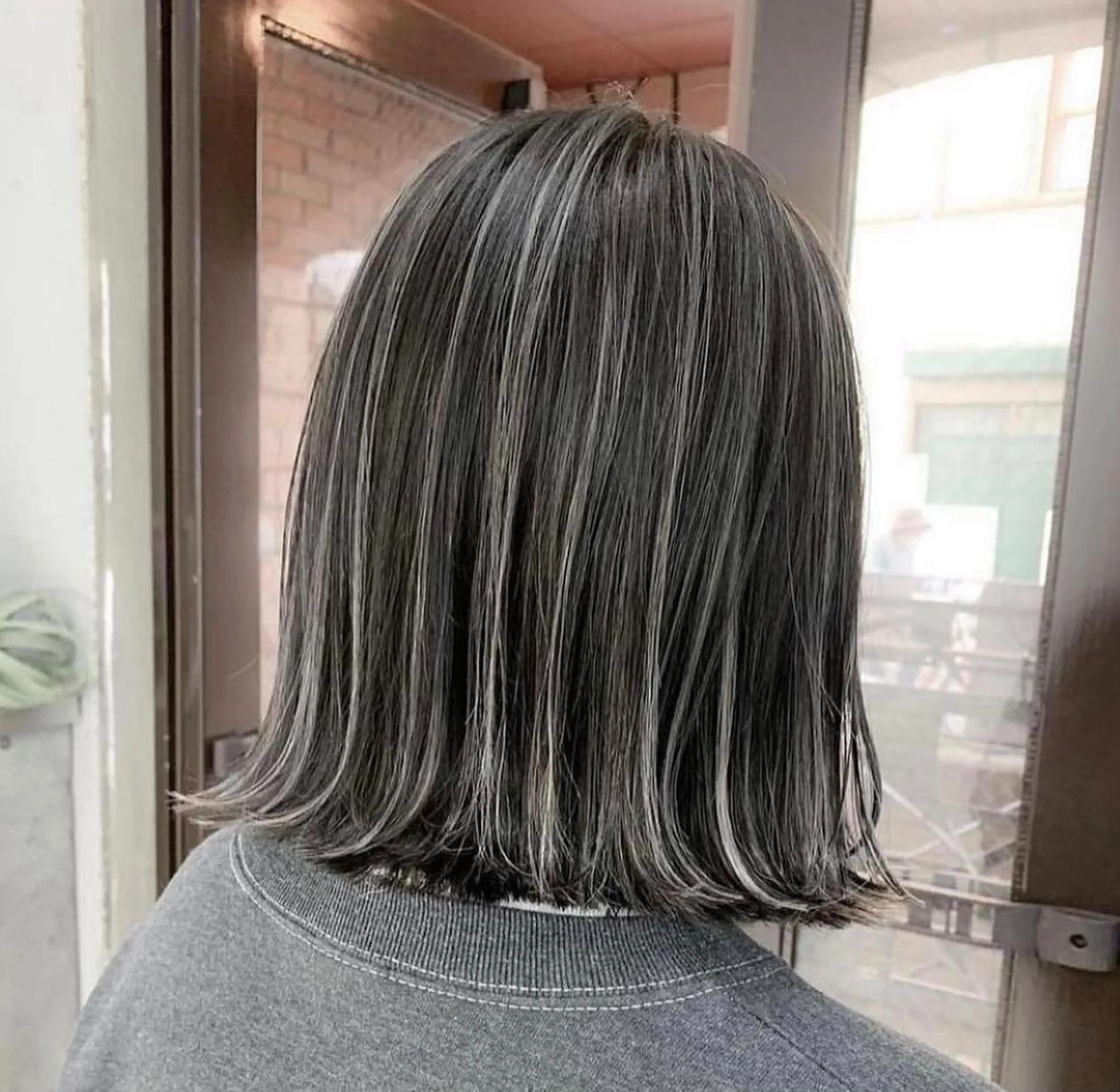 ミディアム ハイライト 遠藤沙也加 /レイヤーカットのヘアスタイル