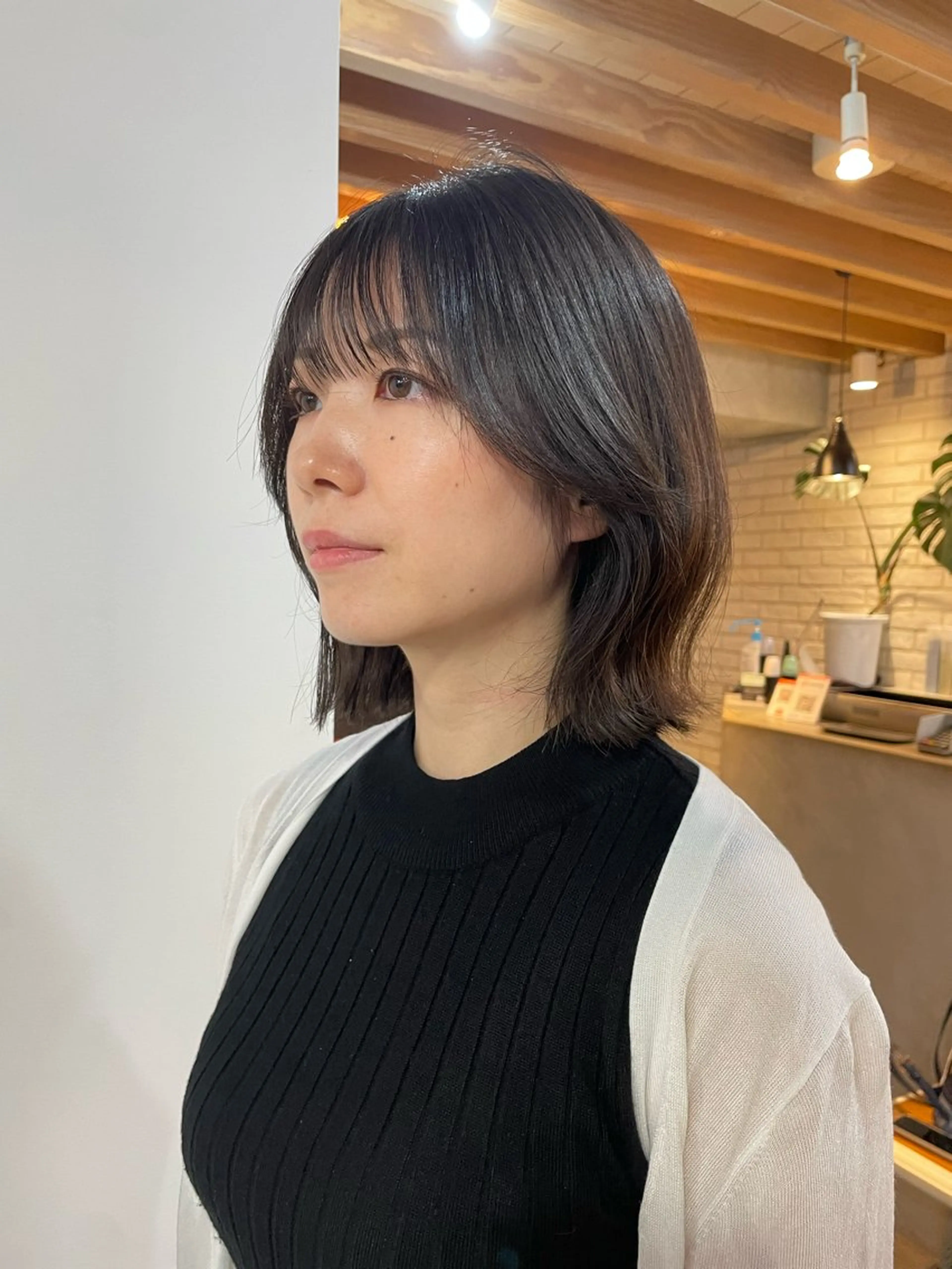 ミディアム 横山 奈央のヘアスタイル