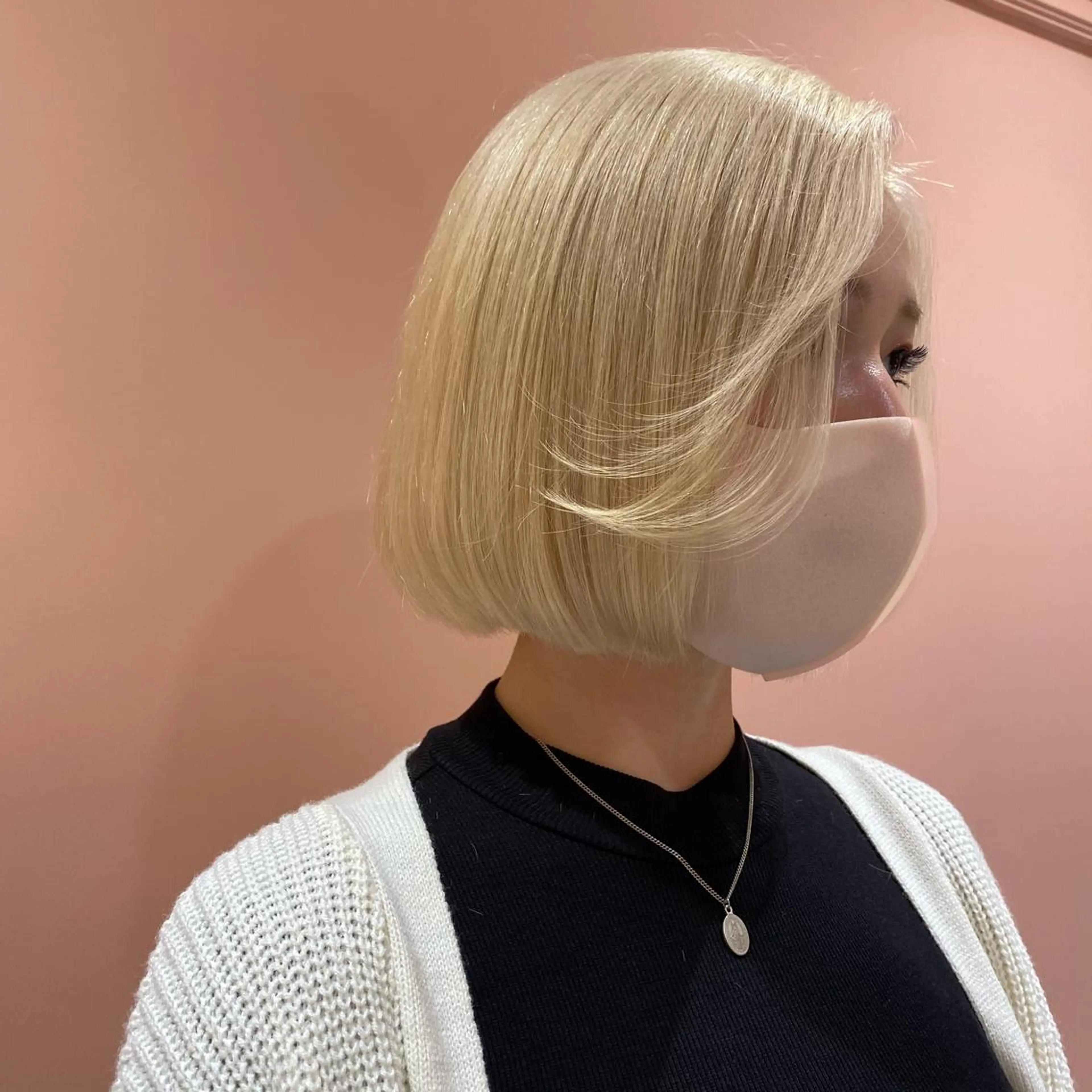 ミディアム カラー ブロンド ORIKA 美容室のヘアスタイル