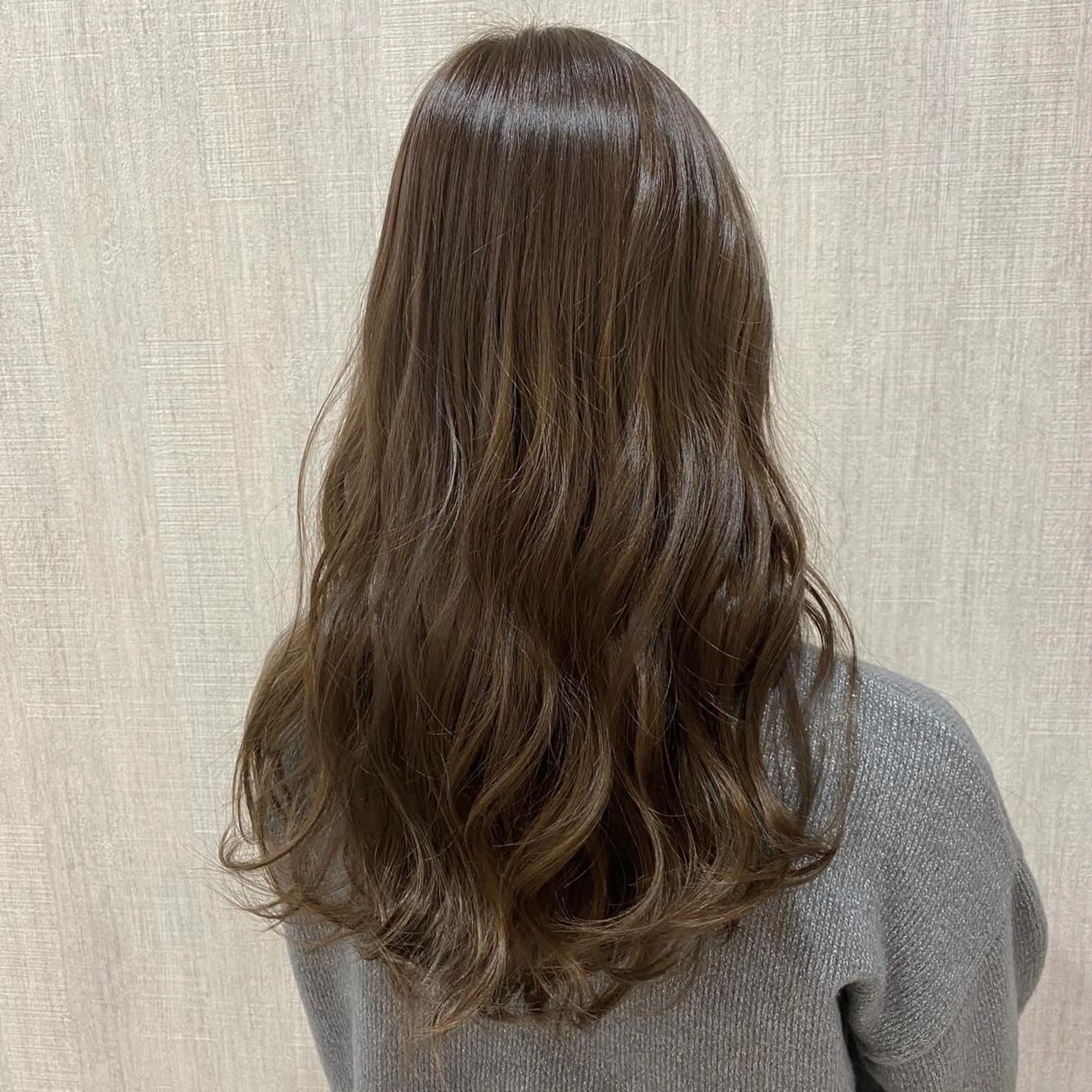セミロング カラー カット ヘアカラー 🫧透け感⋆艶髪💎 山口アヤカのヘアスタイル