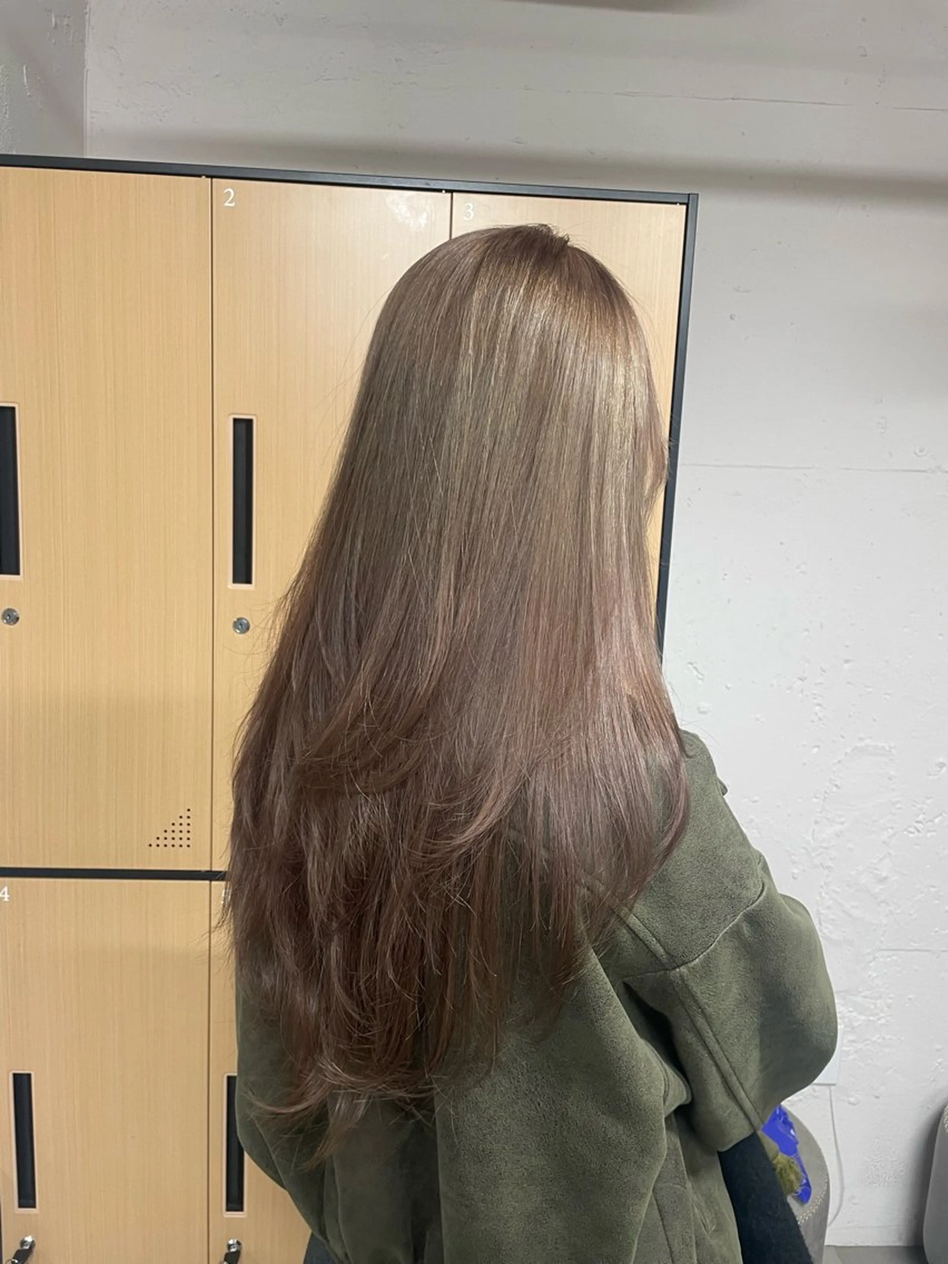 ロング ヘアカラー tokute 中野真咲🐺のヘアスタイル